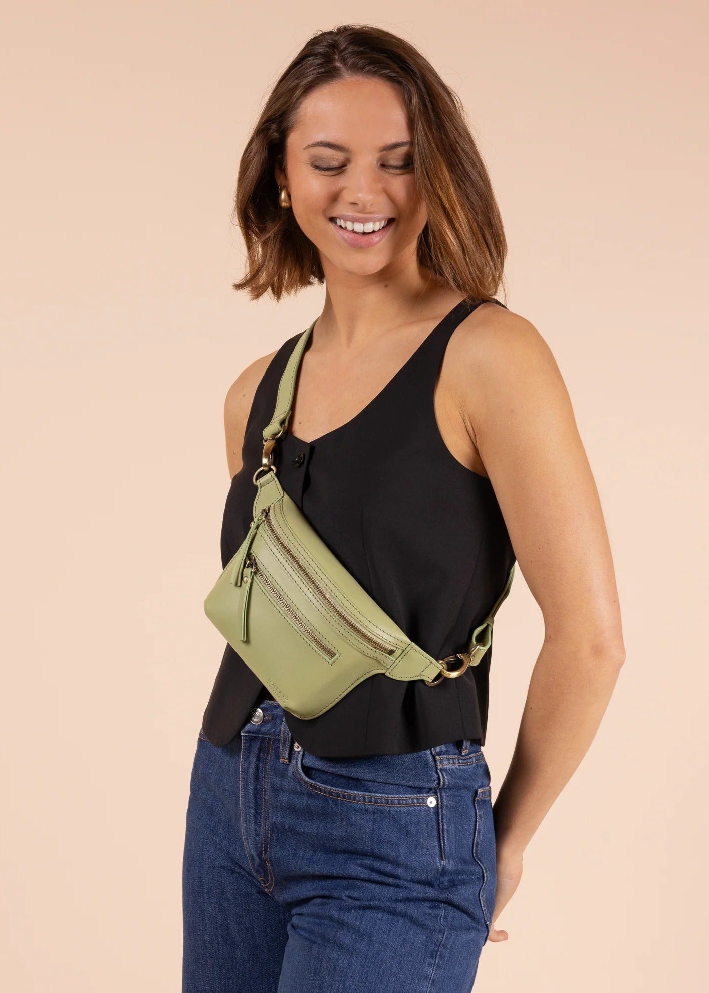 Sac banane en cuir | vert "beck's bum bag - tea green"