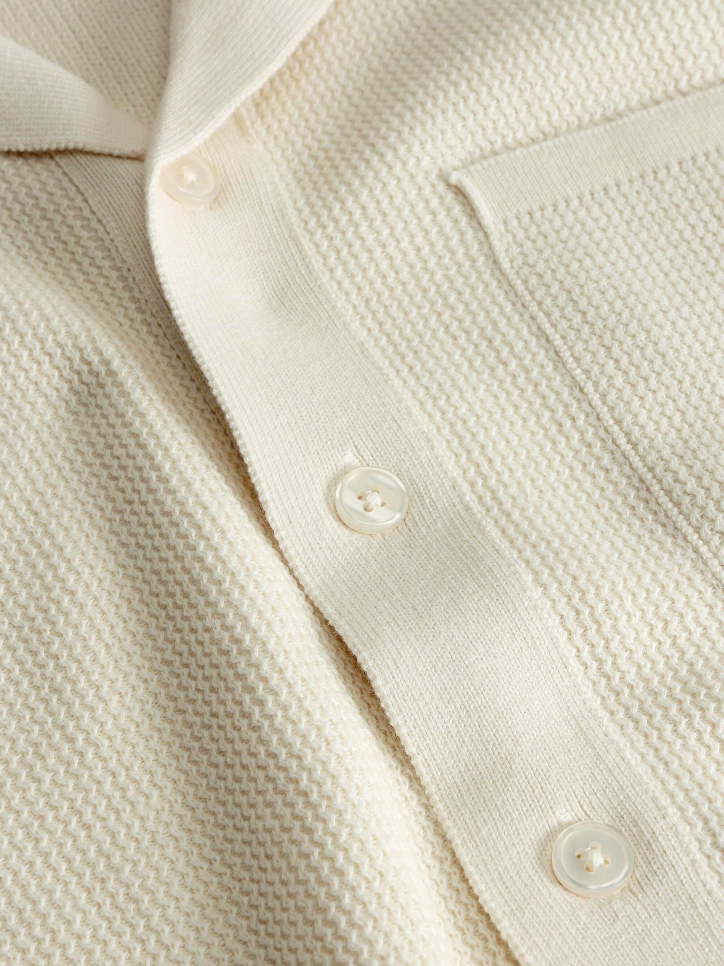 Chemise manches courtes maille en coton bio | blanc "boxy short sleeve structured knitted shirt egret"