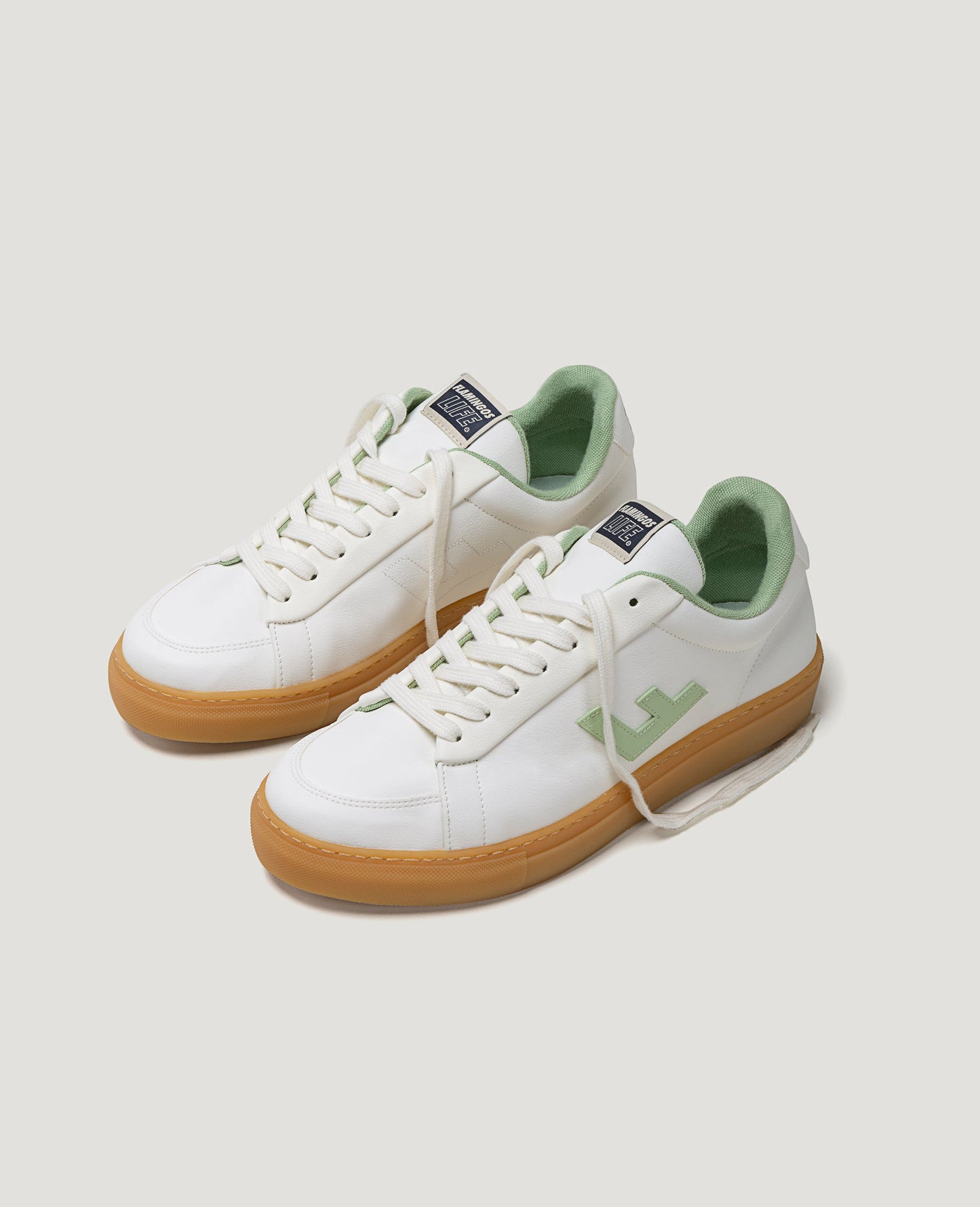 Baskets vegan en matière recyclée | blanc et vert "classic 70s white pistacchio toffee"