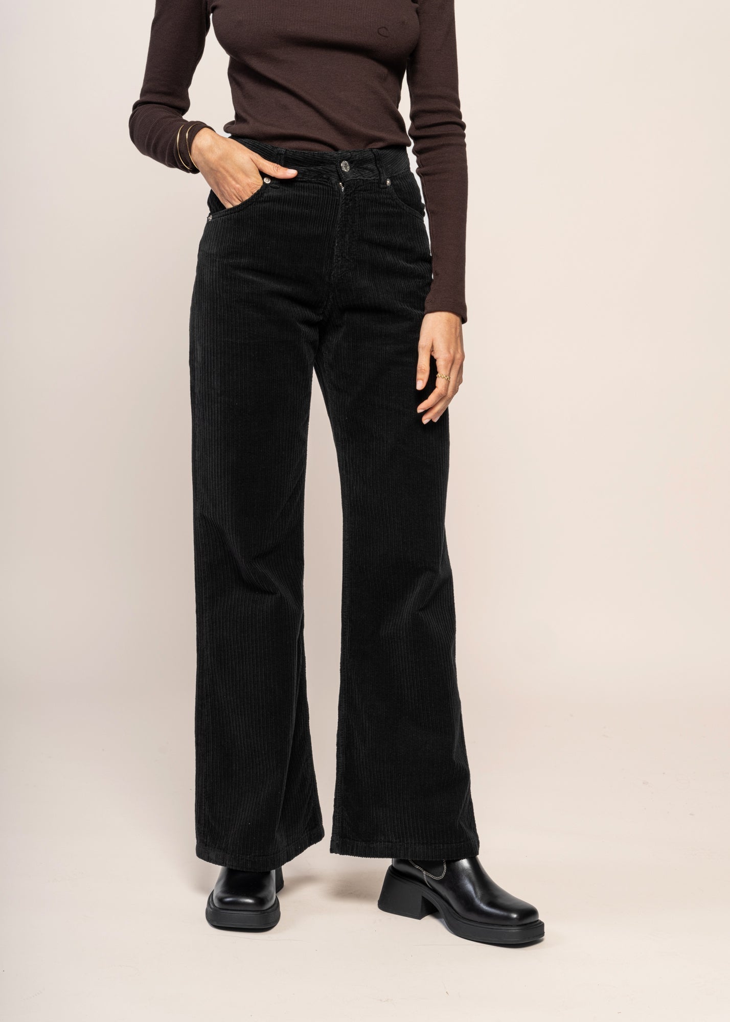 Pantalon flare velours en coton bio | noir "calgary"