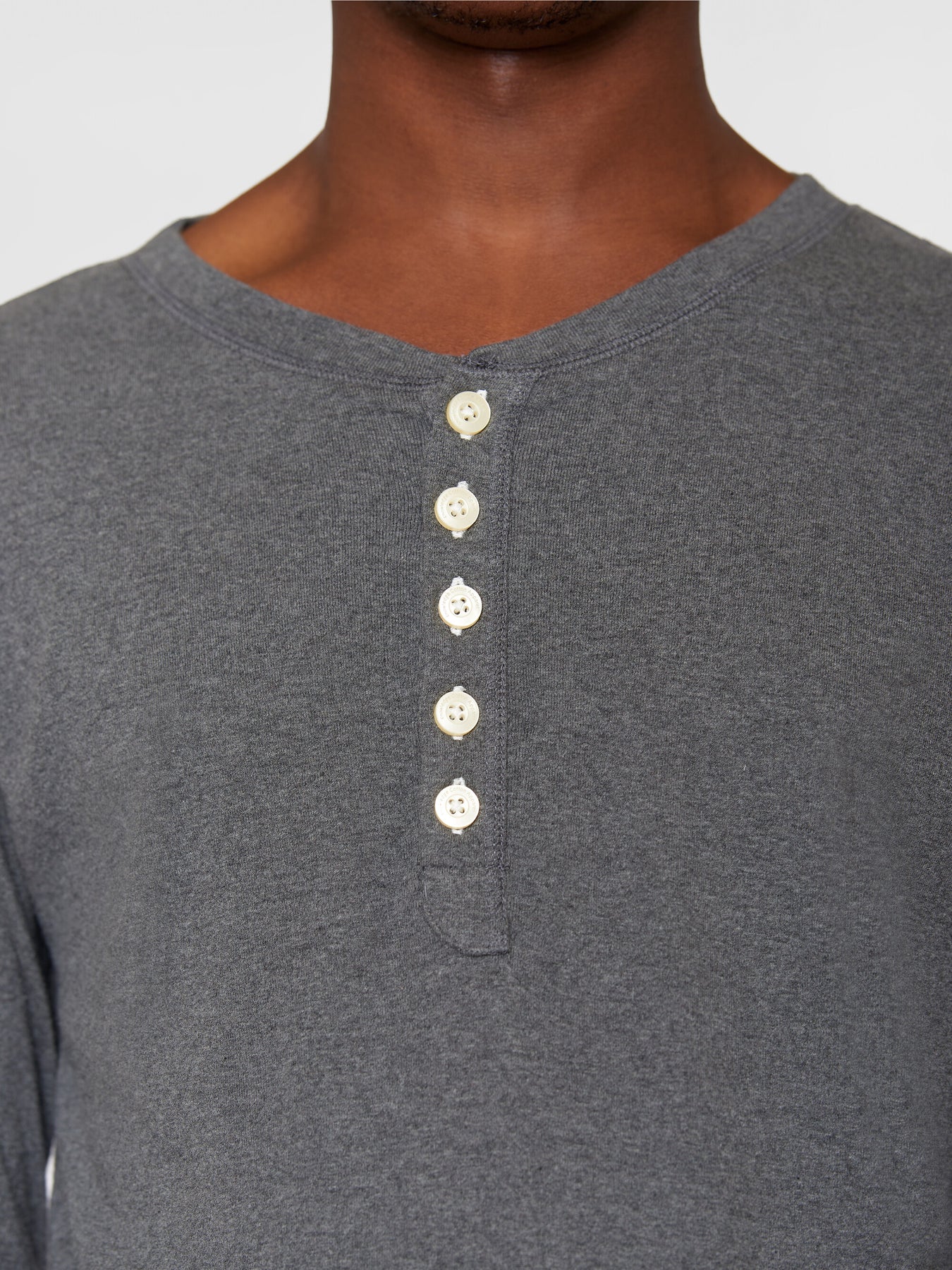 T-shirt à manches longues boutonné en coton bio | gris "CEDAR Dark Grey Melange"