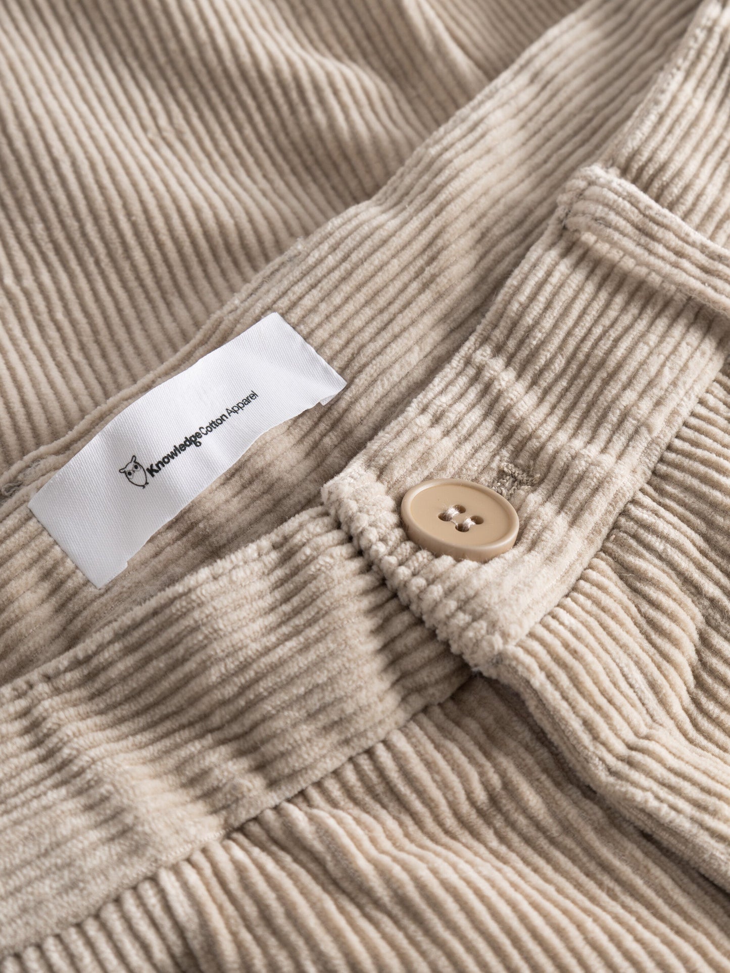 Chino droit velours en coton bio | beige "chuck regular 8-wales corduroy chino pants light feather gray"