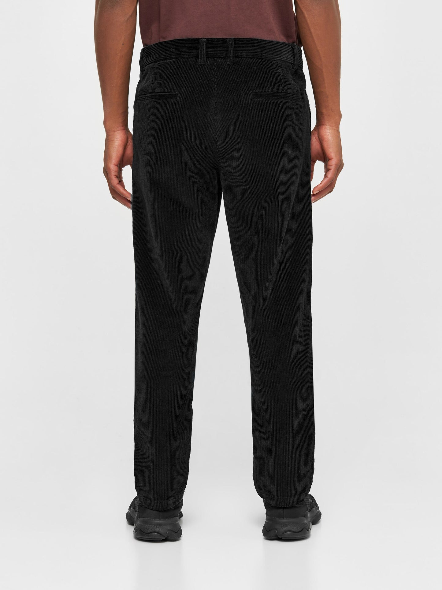 Pantalon droit en velours de coton bio | noir "chuck regular 8 wales corduroy chino pants black jet"