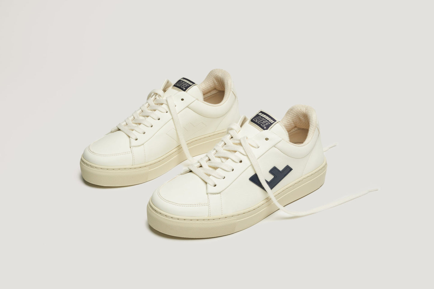 Baskets vegan en recyclé | écru et marine "classic 70s off white navy ecru"