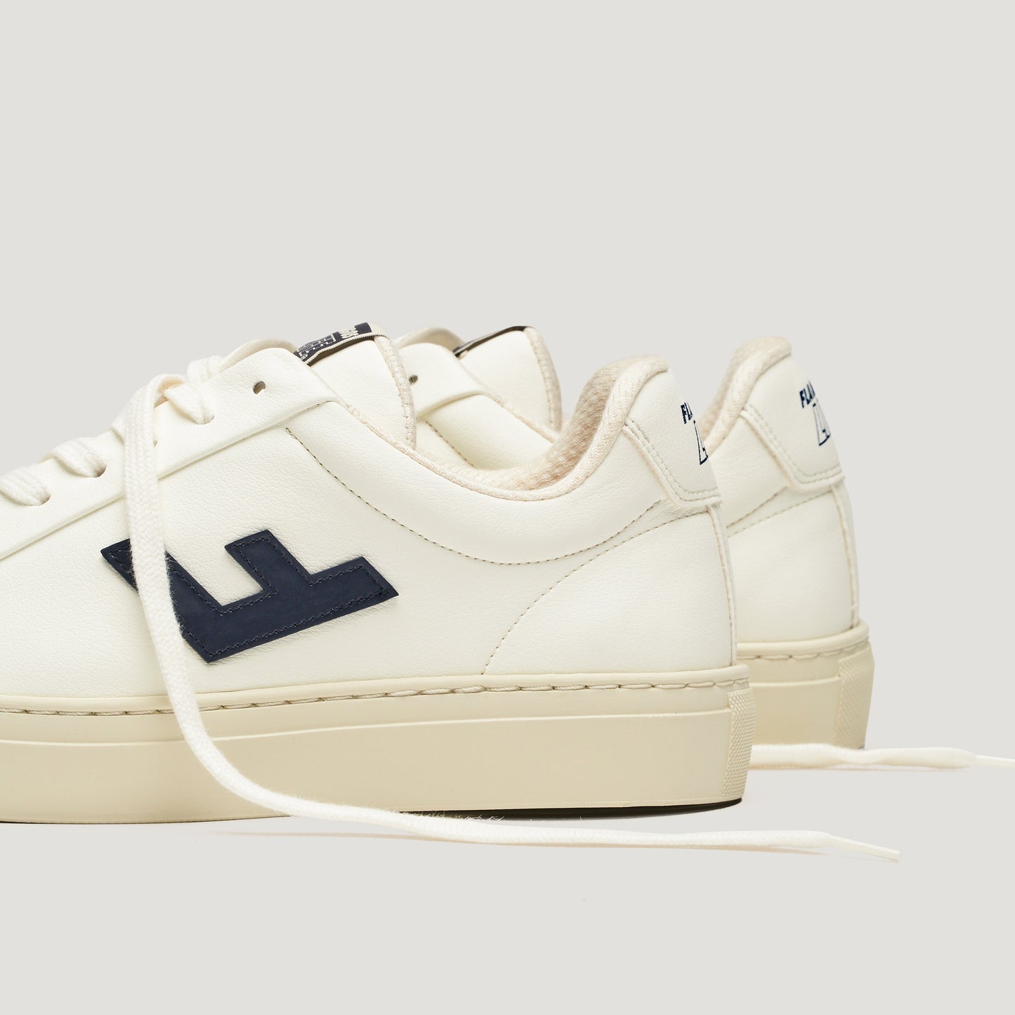 Baskets vegan en recyclé | écru et marine "classic 70s off white navy ecru"