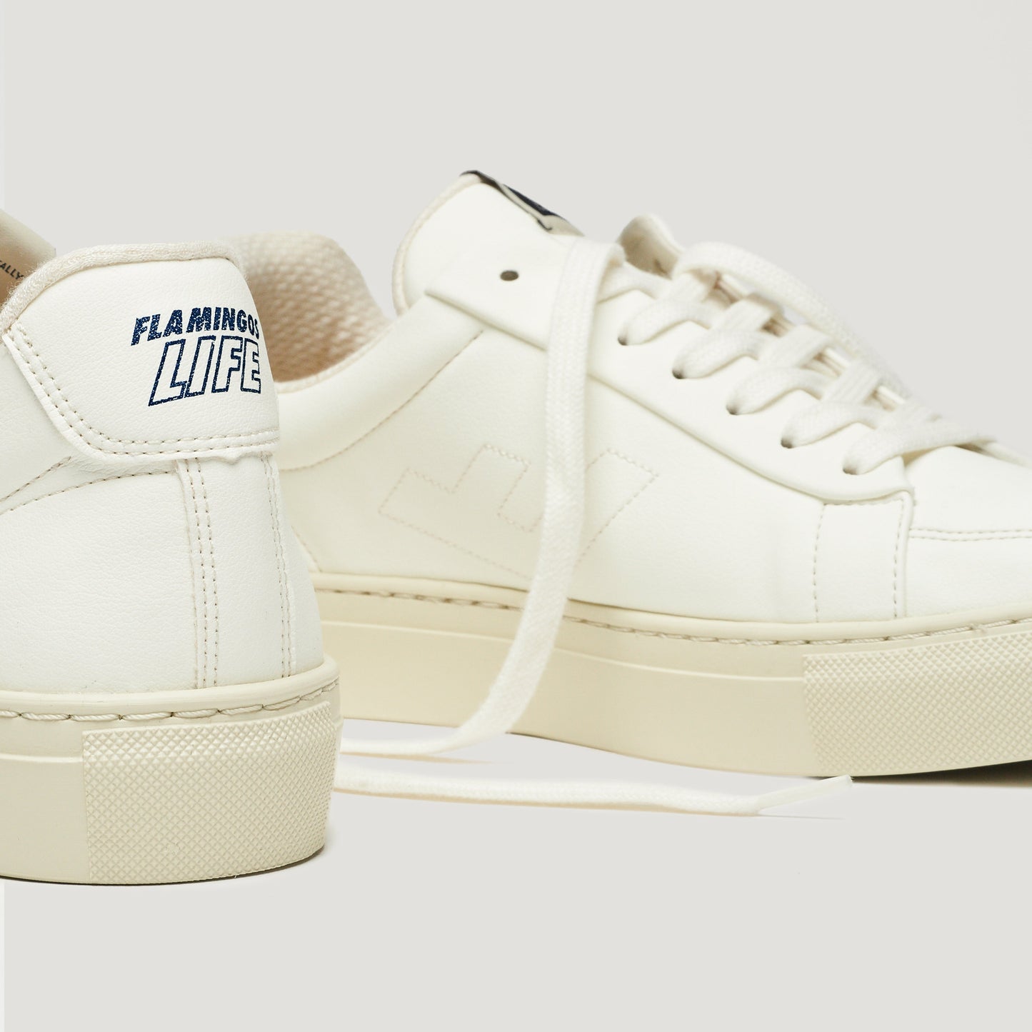 Baskets vegan en recyclé | écru et marine "classic 70s off white navy ecru"