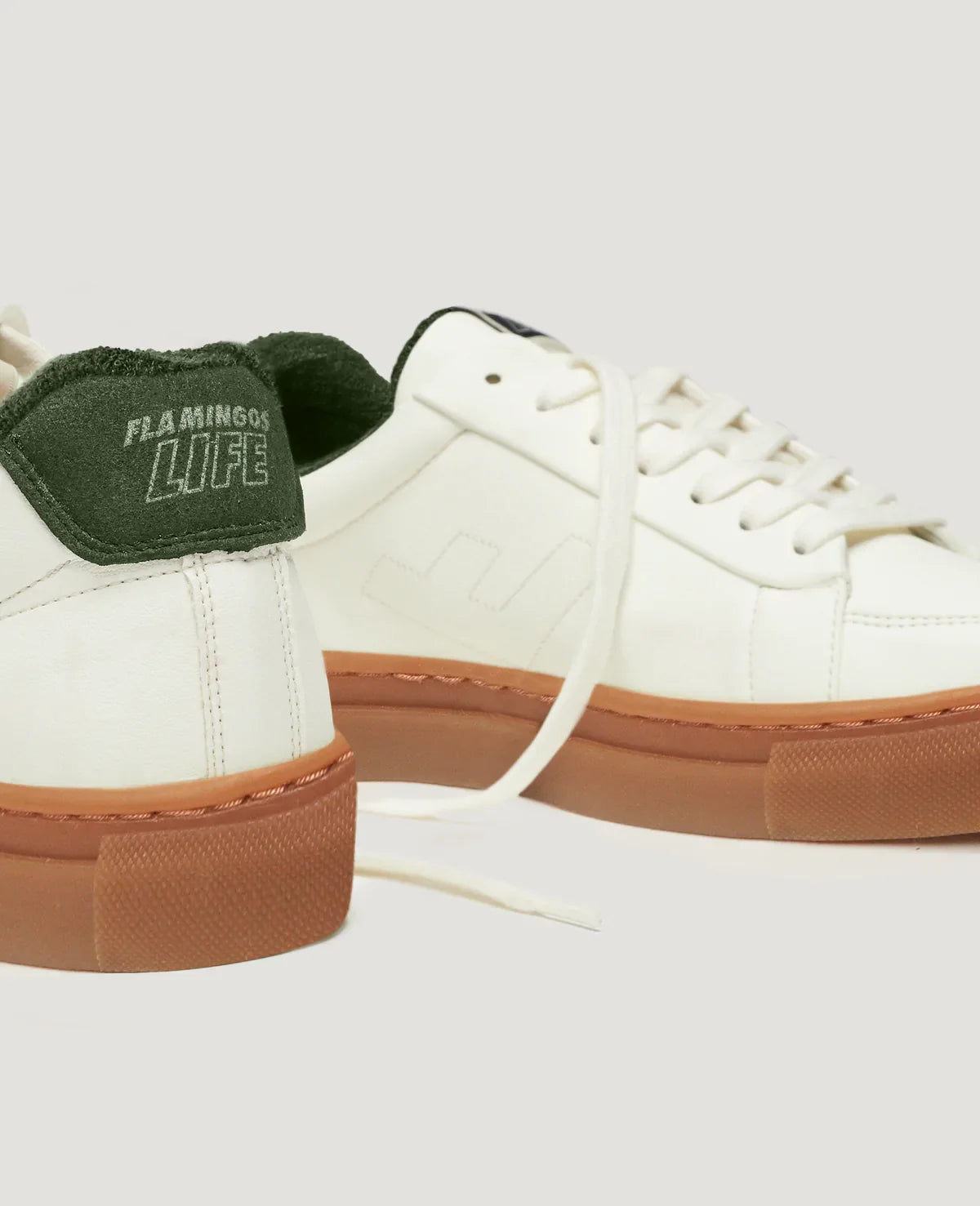 Baskets vegan en recyclé - classic 70s white forest caramel