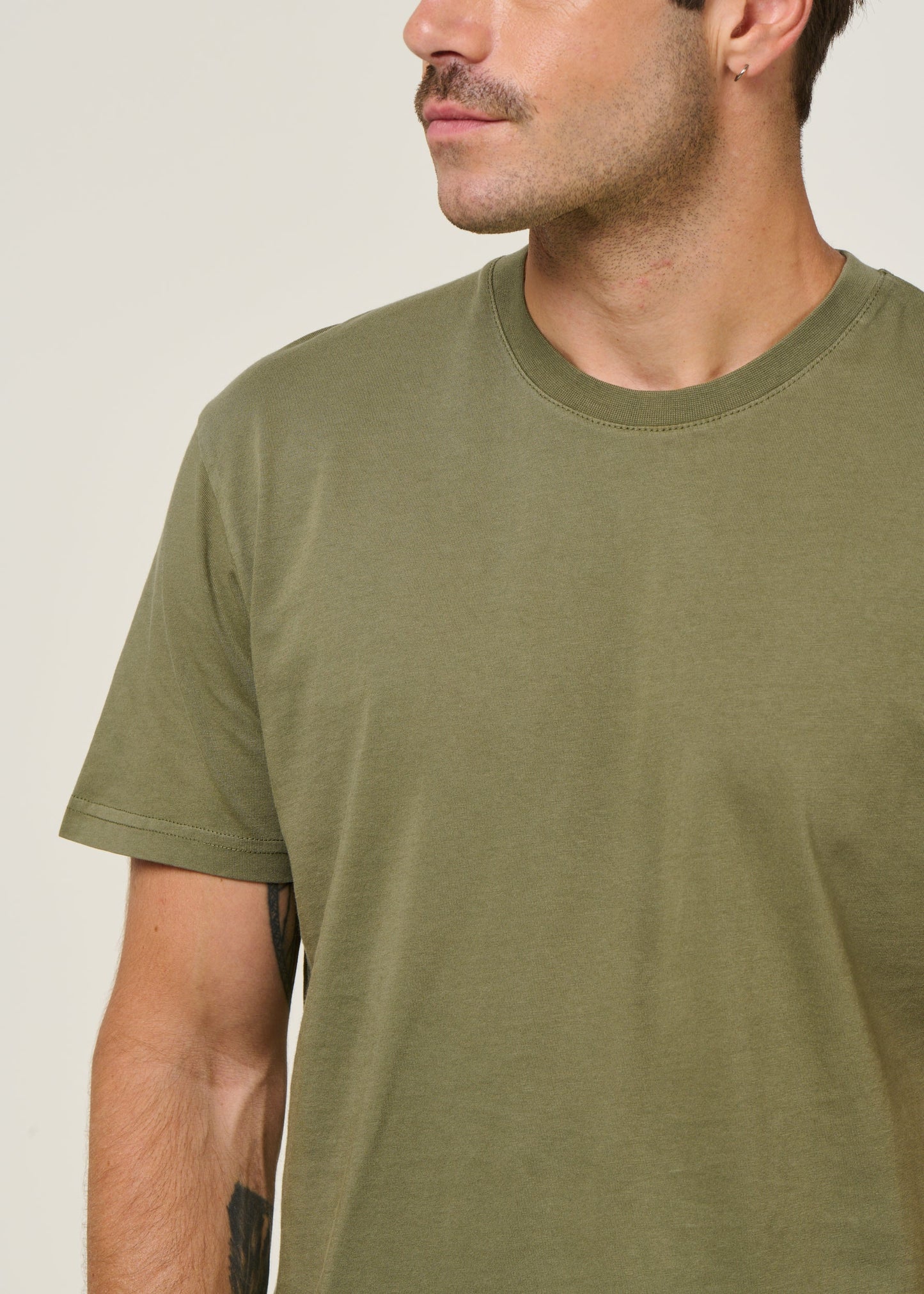 T-shirt manches courtes en coton bio | vert "dusty olive"