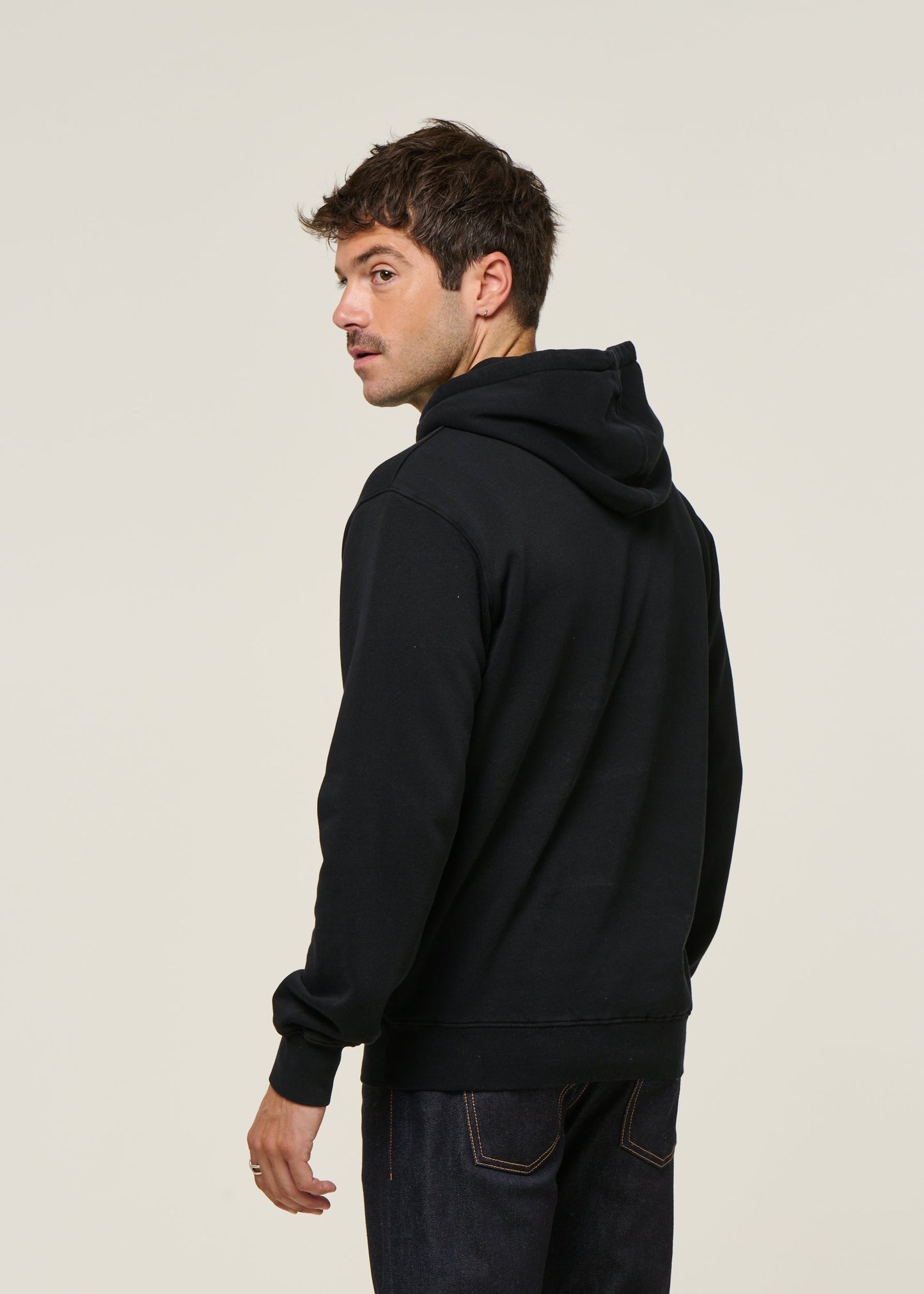 Sweat à capuche en coton bio | noir "deep black"
