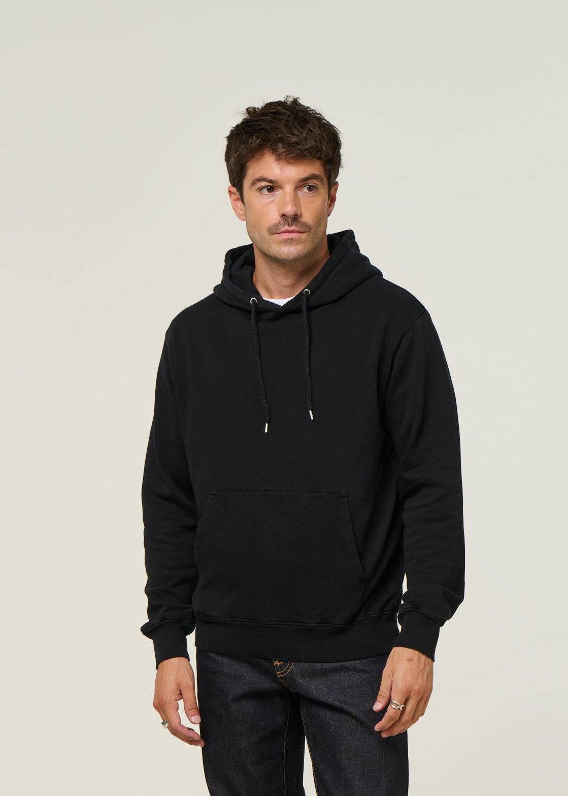 Sweat à capuche en coton bio | noir "deep black"