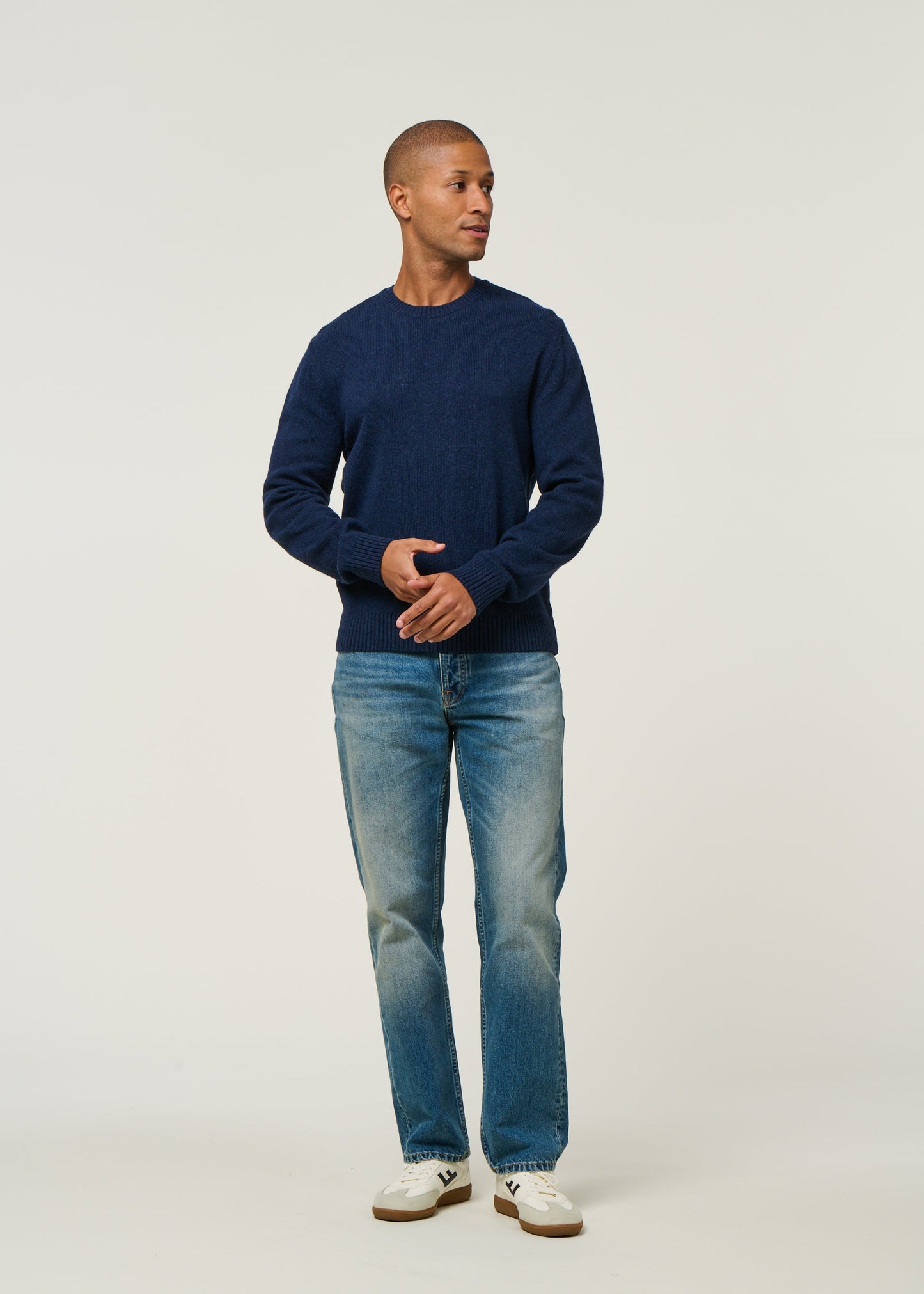 Pull en laine mérinos recyclée | bleu "classic merino wool crew - marine blue"