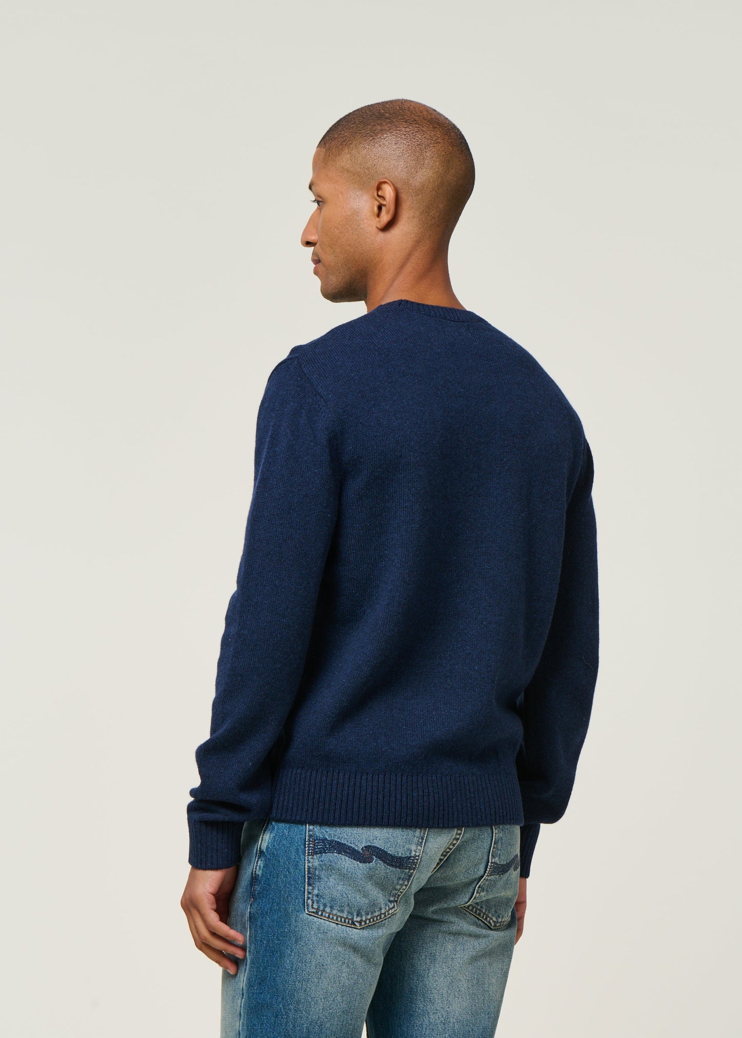 Pull en laine mérinos recyclée | bleu "classic merino wool crew - marine blue"