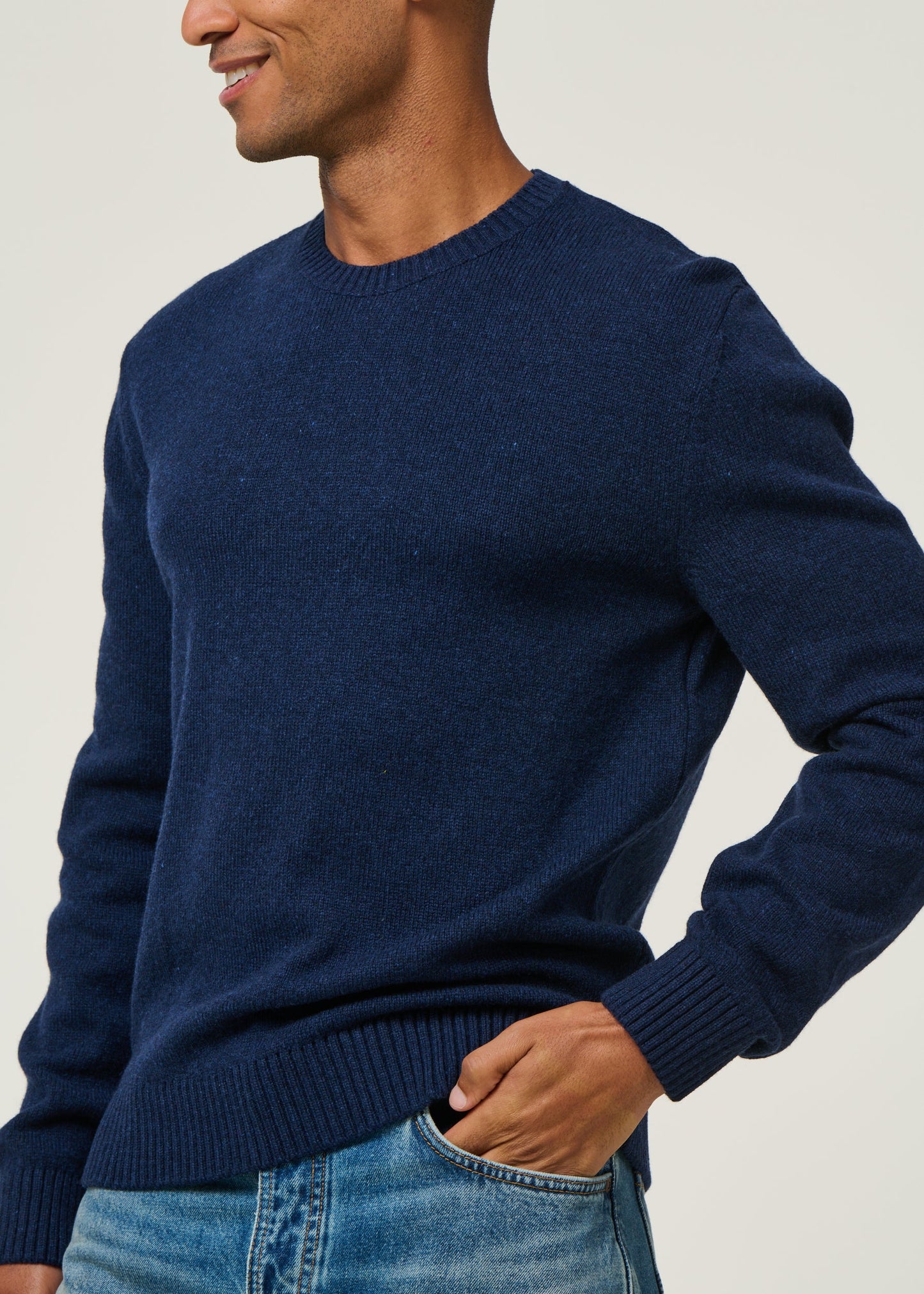 Pull en laine mérinos recyclée | bleu "classic merino wool crew - marine blue"