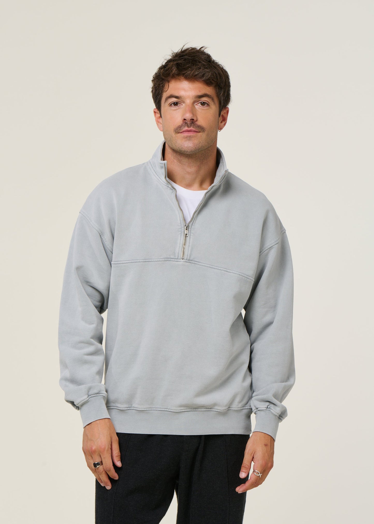 Sweat col zippé en coton biologique | gris "organic quarter zip - faded grey"