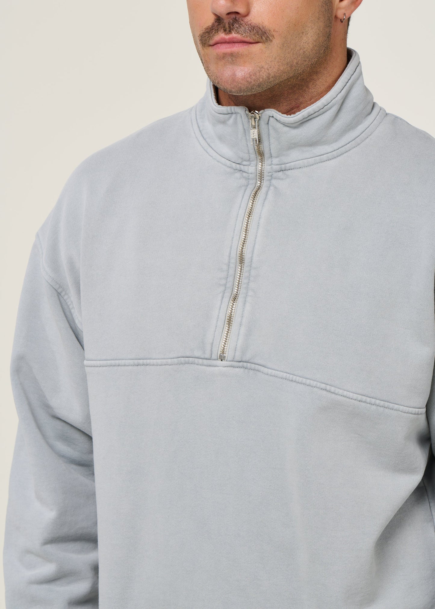 Sweat col zippé en coton biologique | gris "organic quarter zip - faded grey"