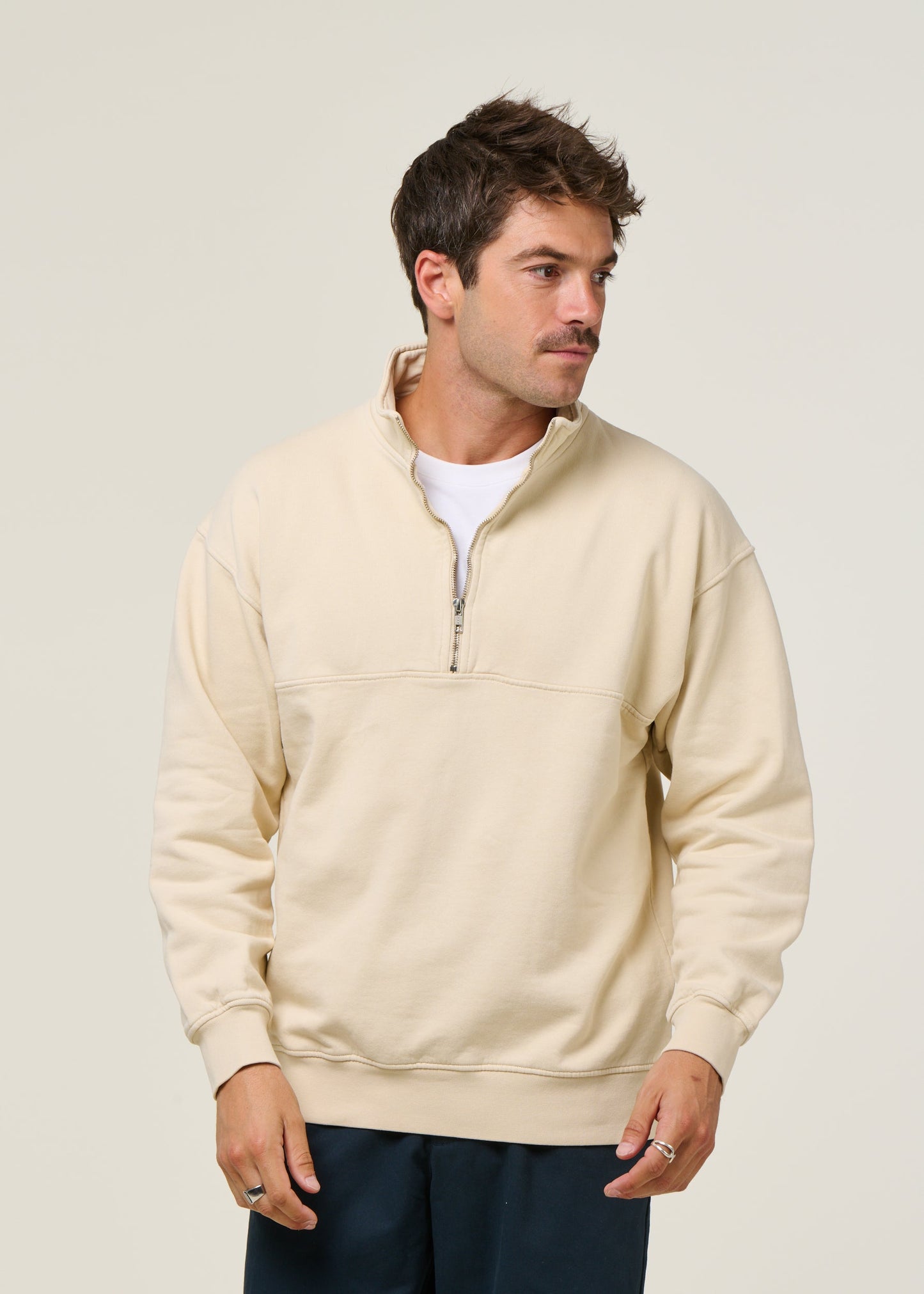 Sweat camionneur col zippé mixte en coton bio | écru "ivory white"
