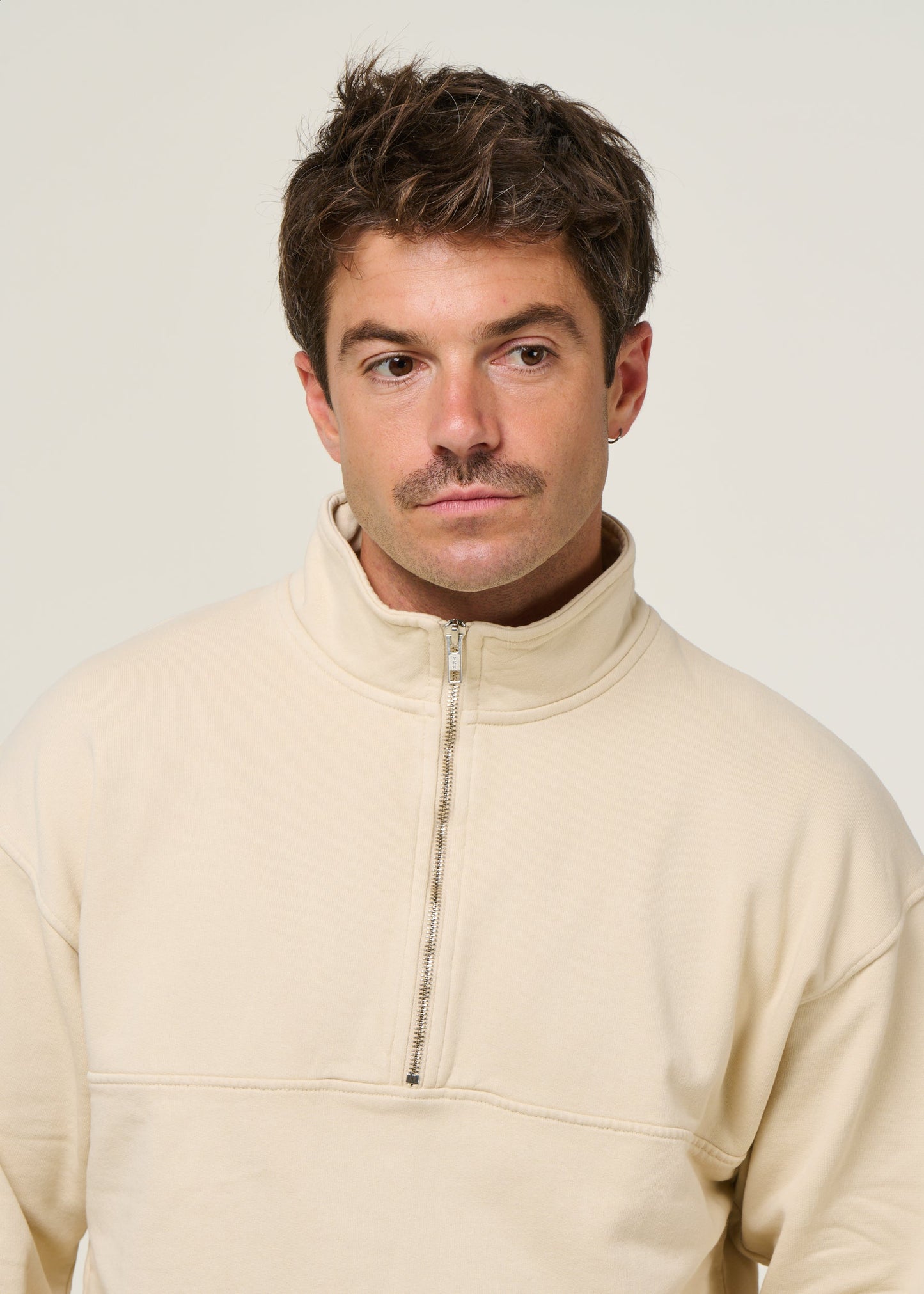 Sweat camionneur col zippé mixte en coton bio | écru "ivory white"