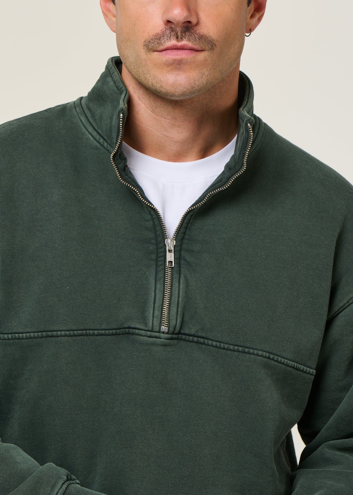 Sweat col zippé en coton biologique | vert "organic quarter zip - midnight forest"