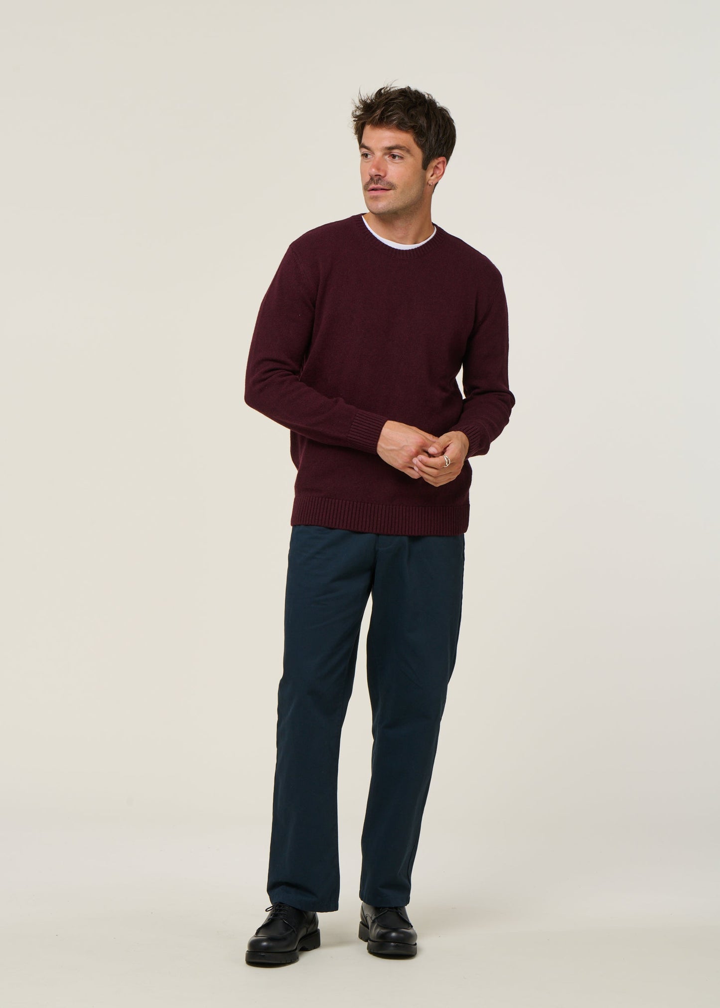 Pull col rond bordeaux en laine mérinos recyclée - oxblood red