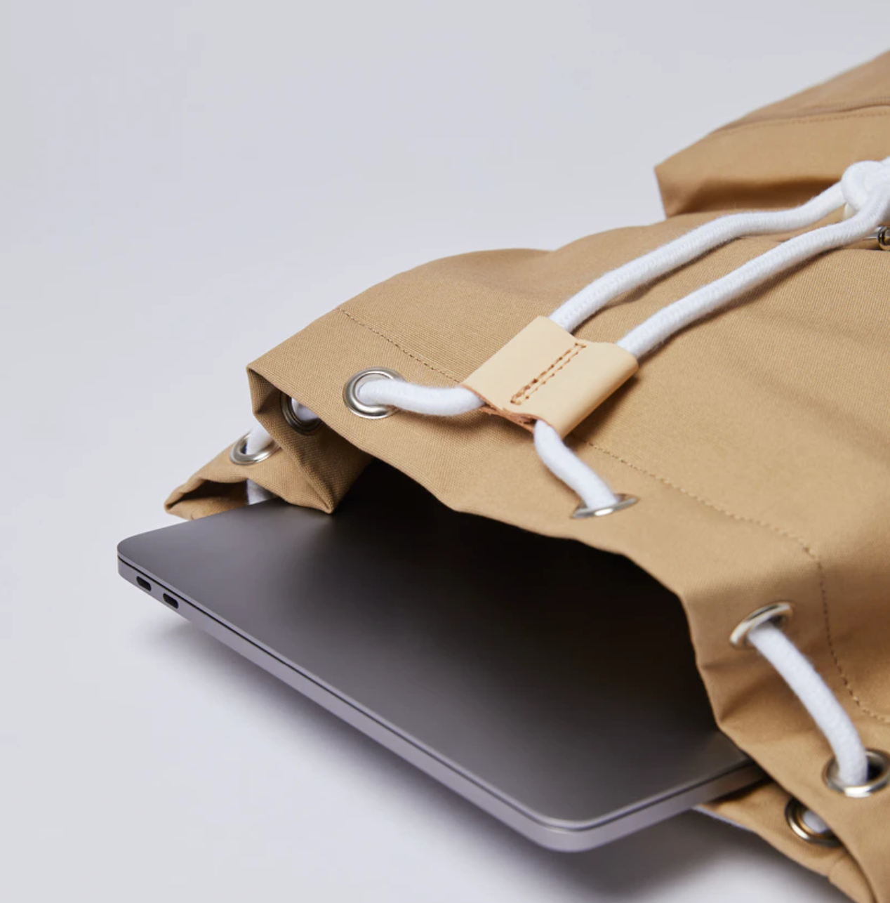 Sac à dos beige en coton bio, matière recyclée et cuir - Roald