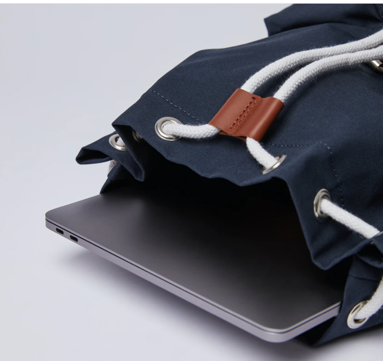 Sac à dos marine en coton bio, polyester recyclé et cuir - Roald