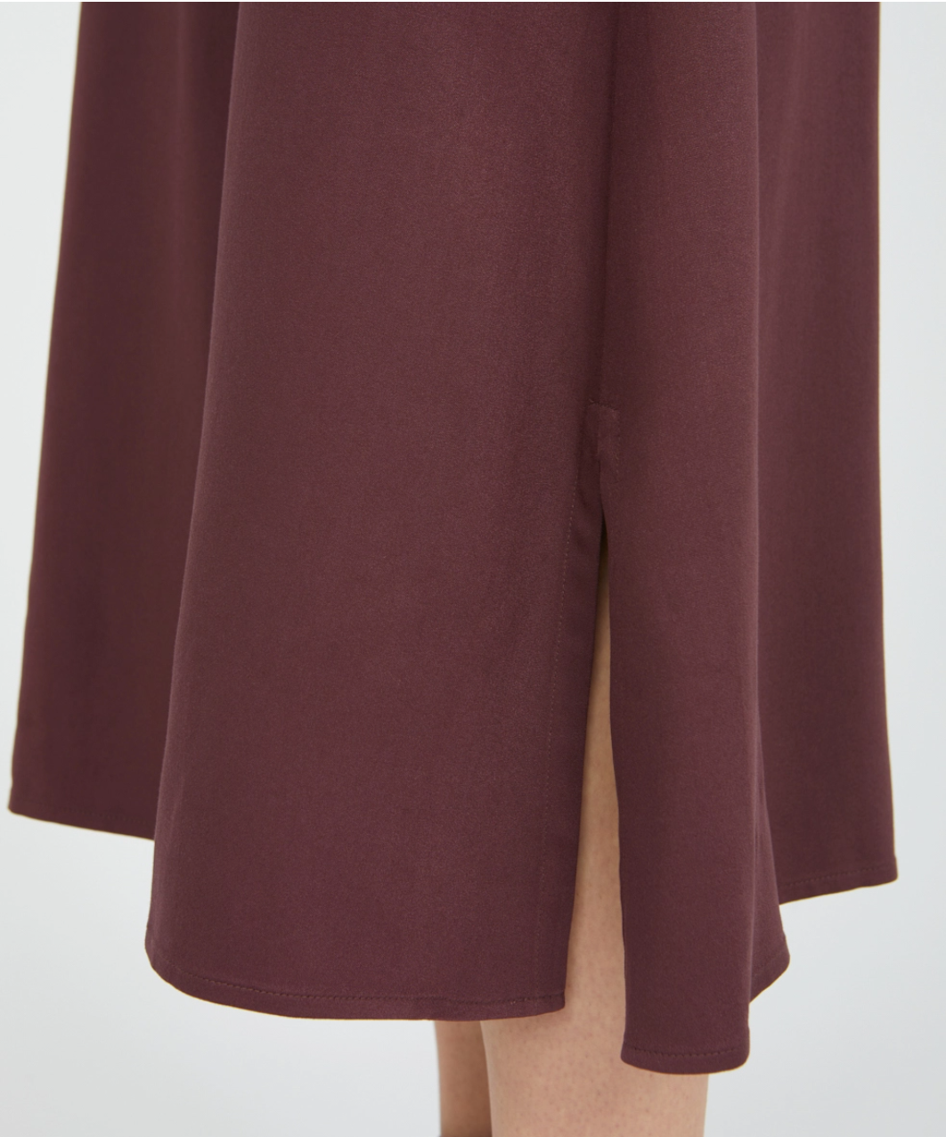 Robe midi aubergine à fines bretelles en Lenzing Ecovero - Gaelaa