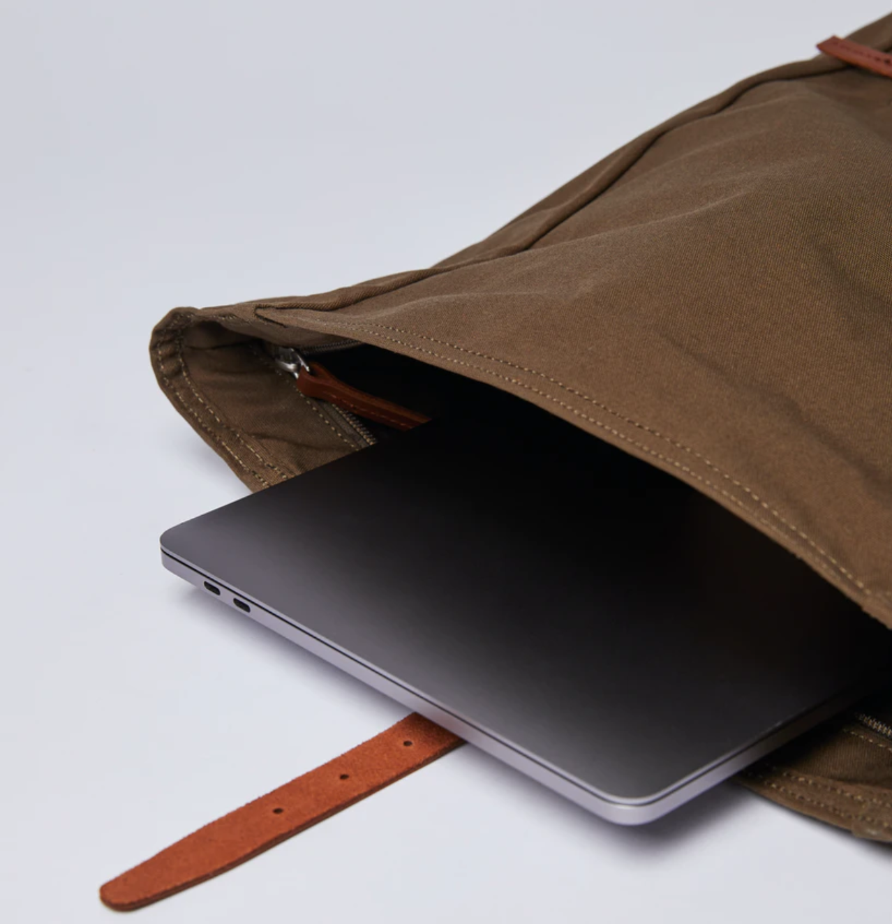 Sac à dos roll-top olive en coton bio, polyester recyclé et cuir - Dante
