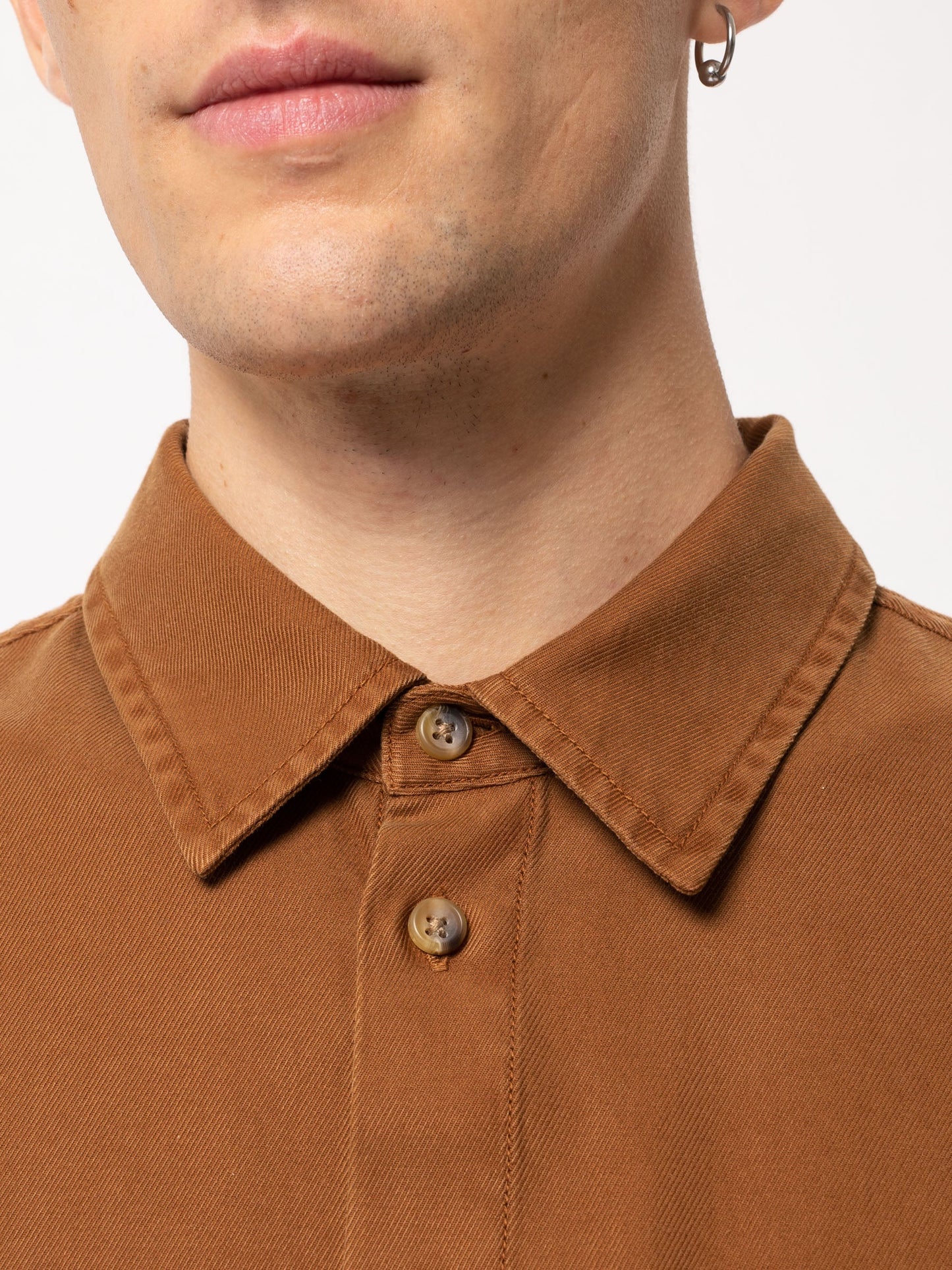 Chemise camel en coton bio et tencel - Chuck Fluid Twill cinnamon