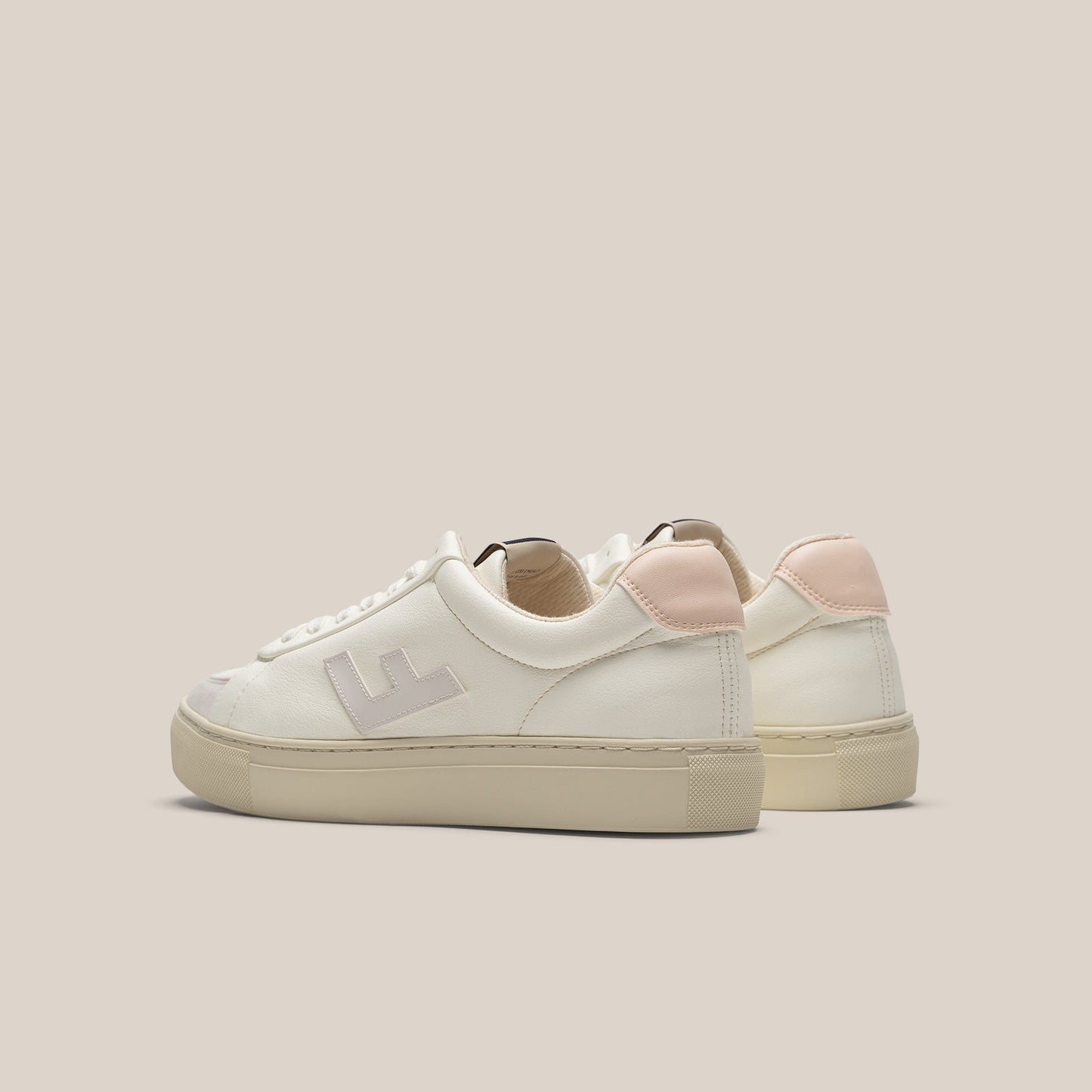 Baskets vegan en recyclé - classic 70s off white baby grey