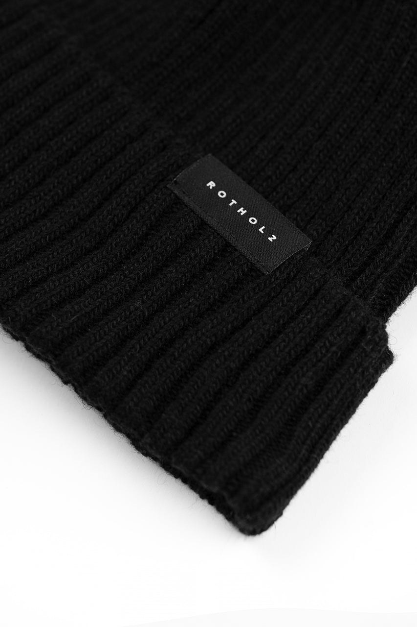 Bonnet en laine et matière recyclée | Noir "classic ribbed beanie black"