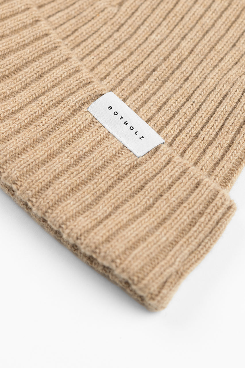 Bonnet en laine et matière recyclée | Beige "classic ribbed beanie oatmeal"