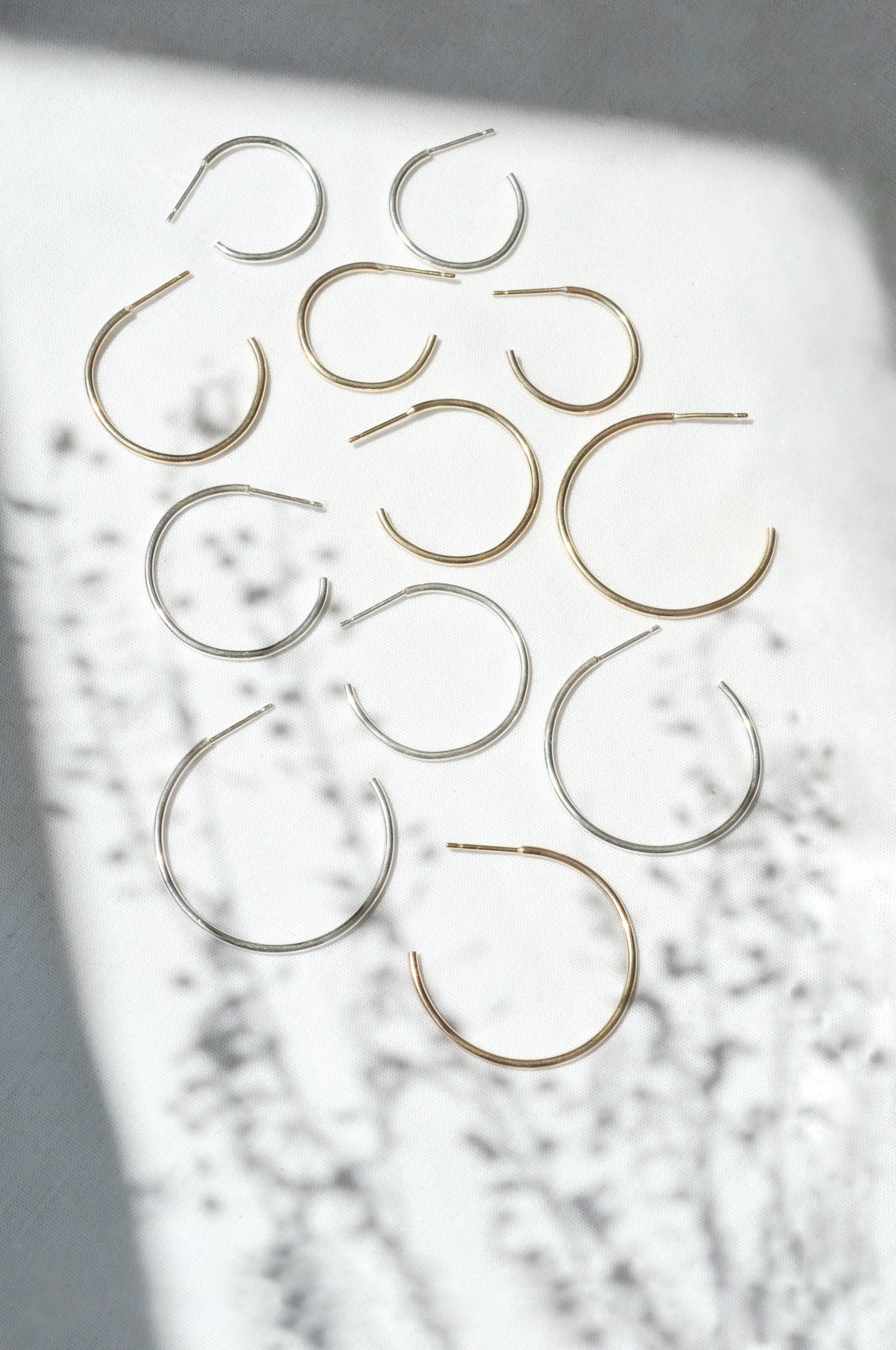 Boucles d'oreilles en or recyclé 9ct - Small Delicate Hoop