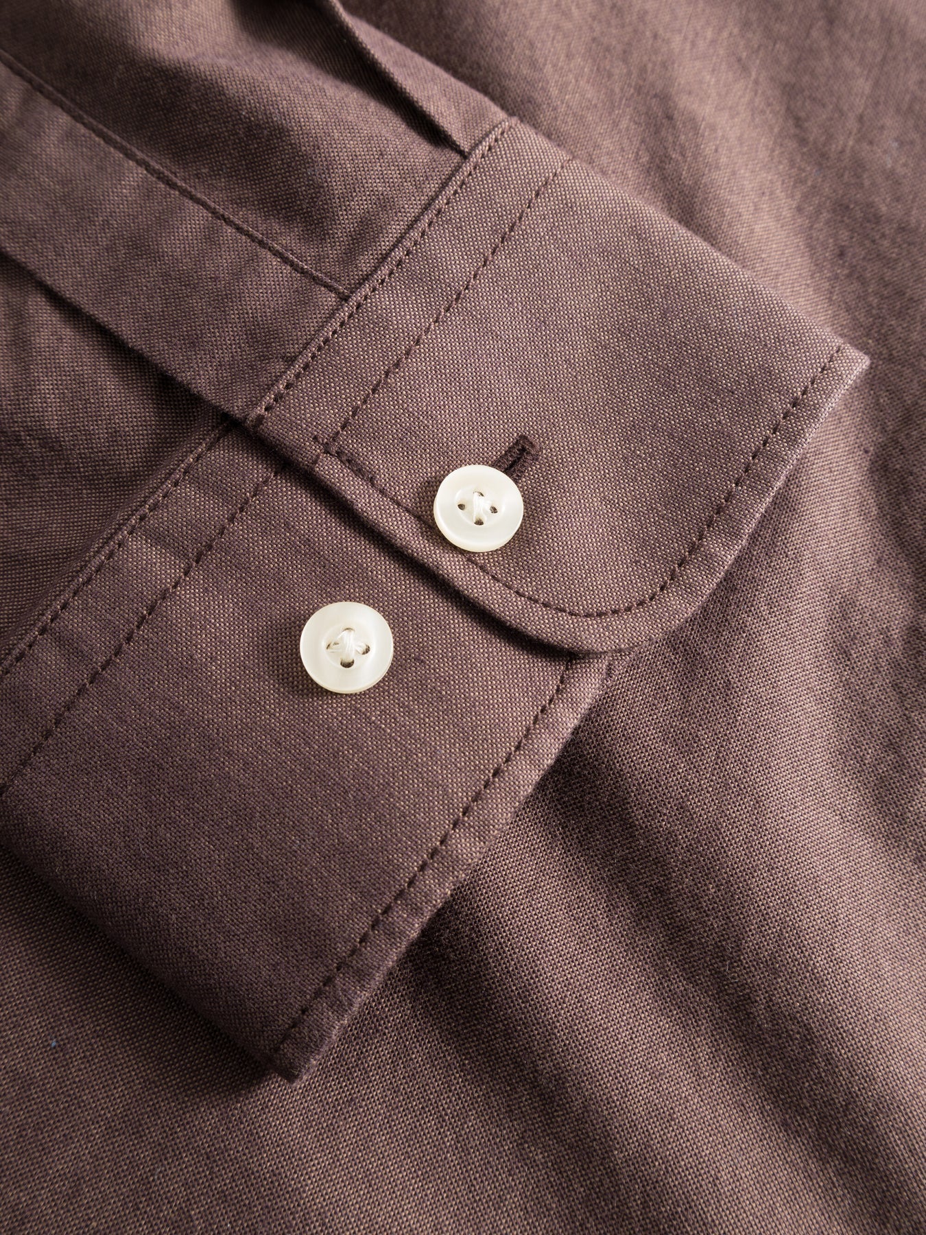 Chemise avec logo en coton bio | Acajou "costom tailored oxford shirt chocolate plum"