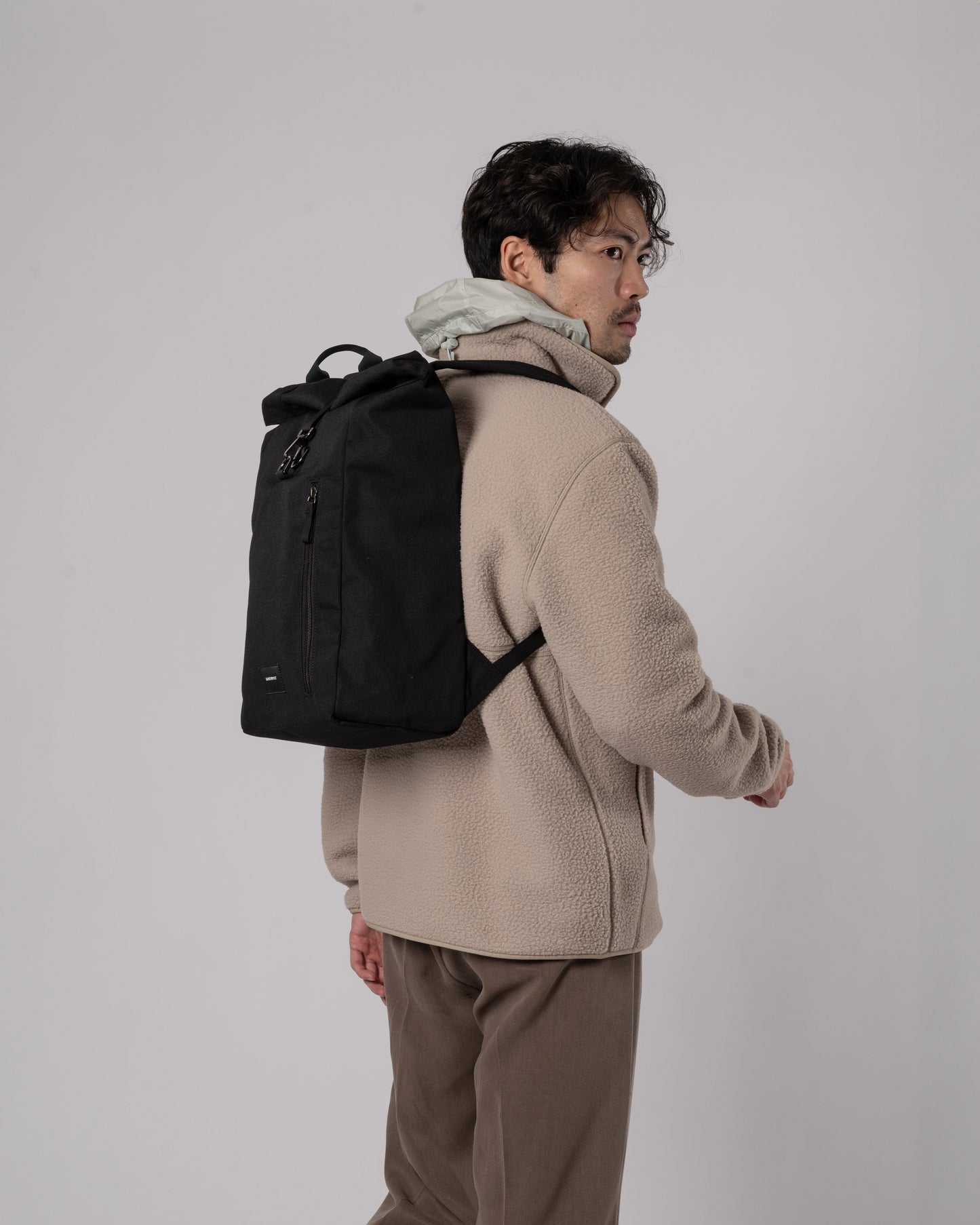 Sac à dos rolltop en matière recyclée | Noir "dante vegan black with black webbing"