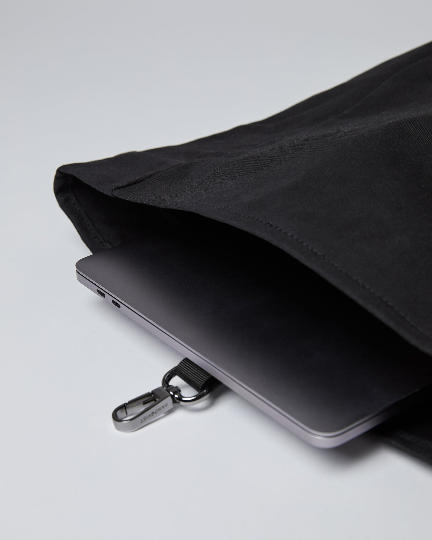 Sac à dos rolltop en matière recyclée | Noir "dante vegan black with coating"