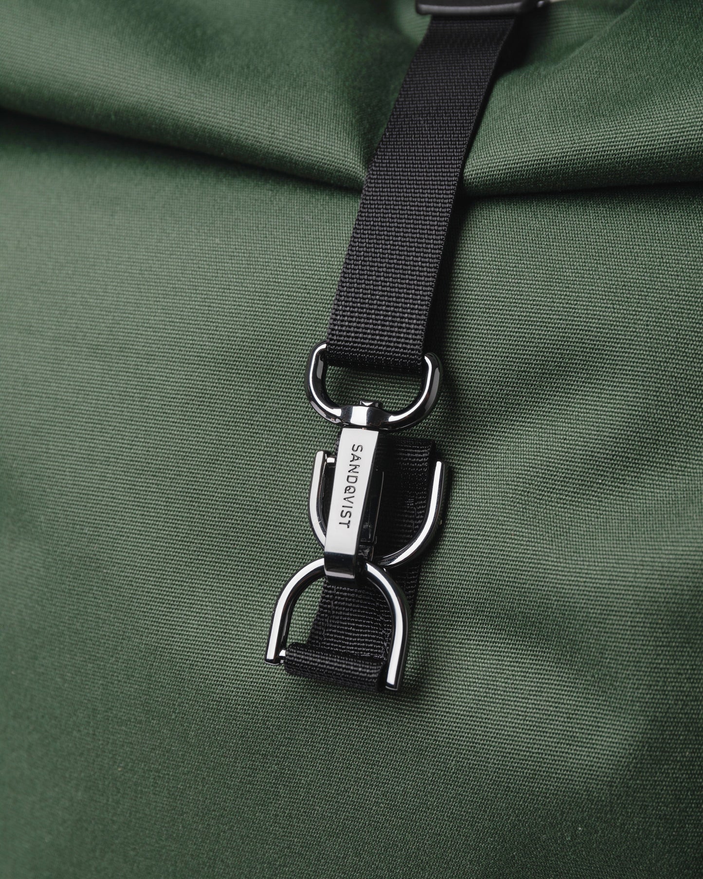 Sac à dos rolltop en matière recyclée | Vert "dante vegan dawn green with black webbing"