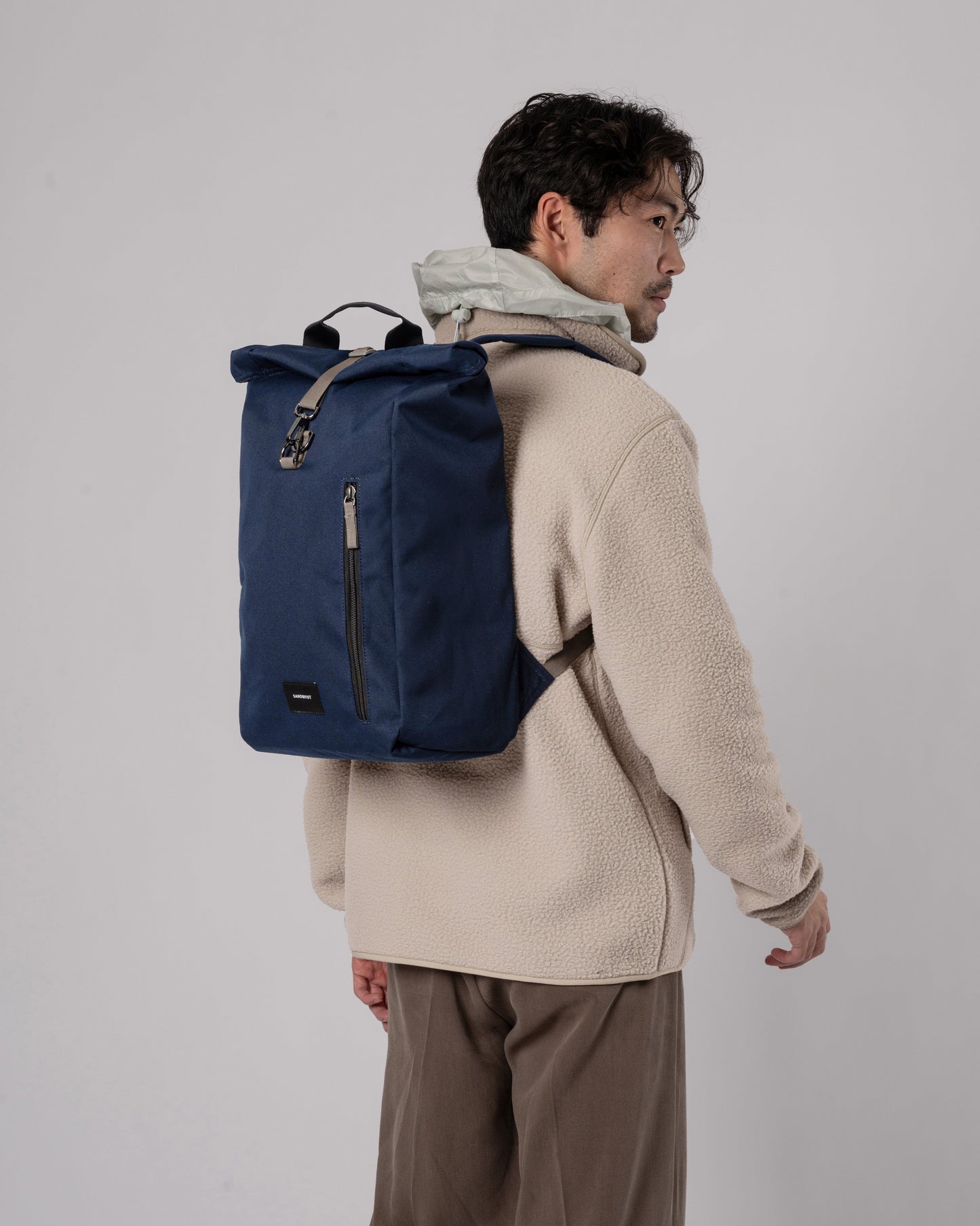 Sac à dos rolltop en matière recyclée | Bleu "dante vegan navy with grey webbing"