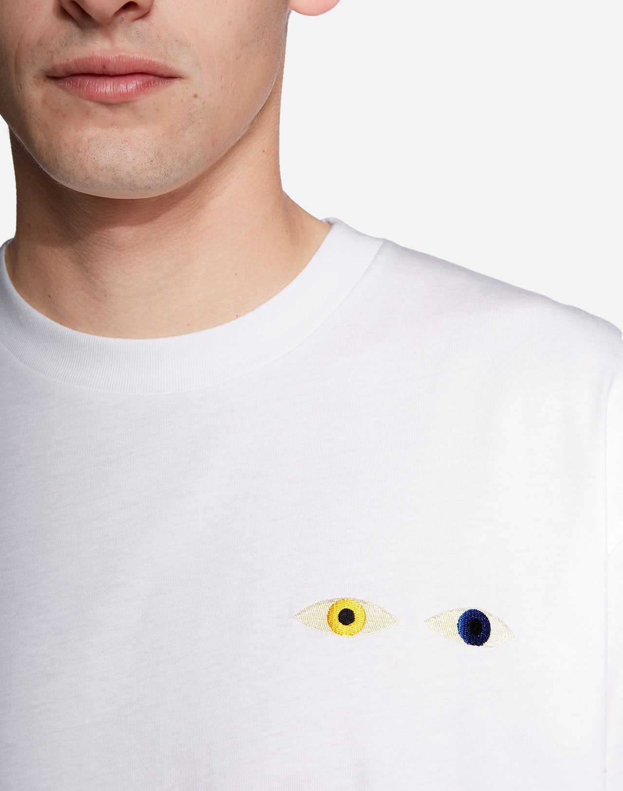 T-shirt brodé et sérigraphié en coton bio | blanc "different off-white"