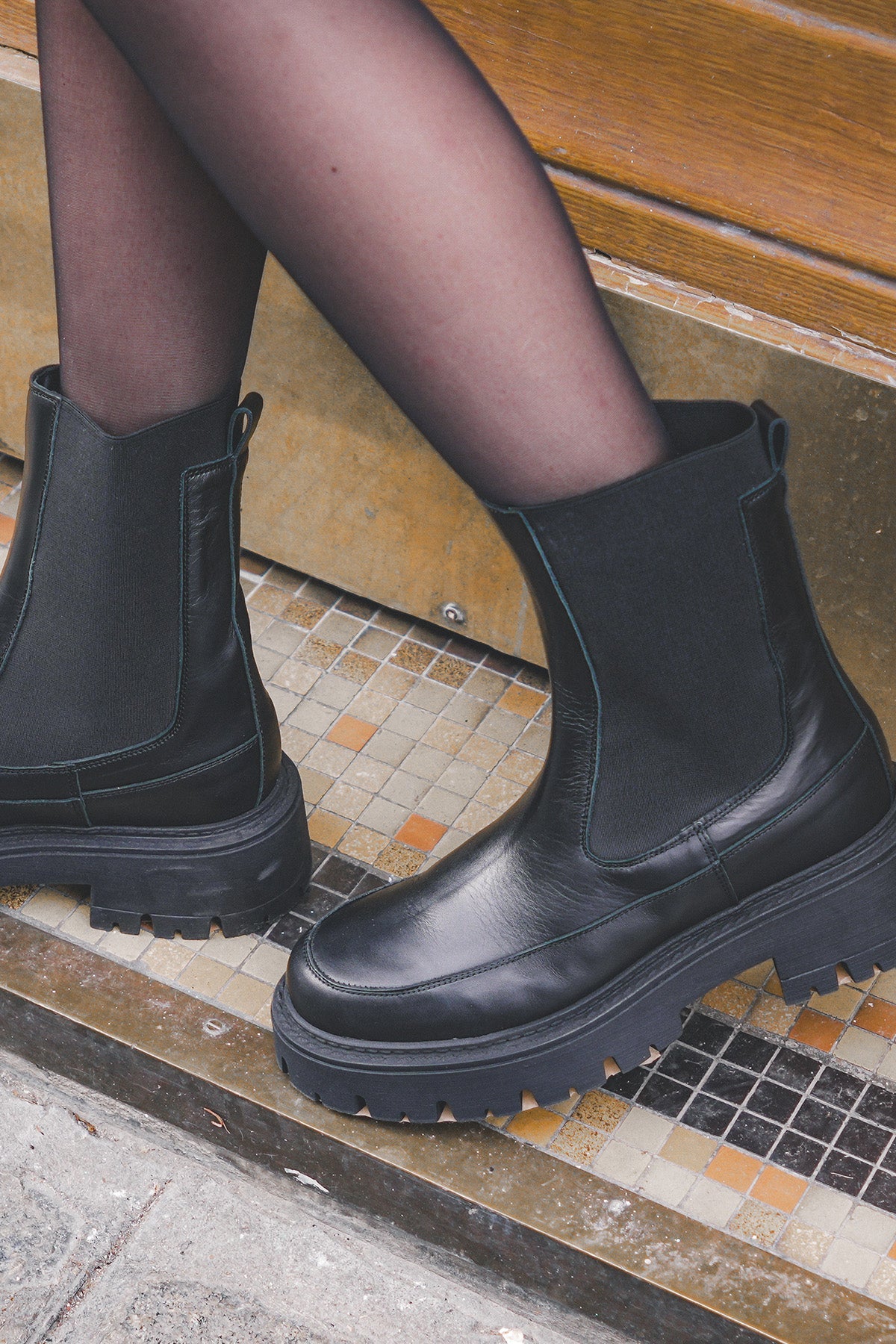 Bottines chelsea en cuir certifié | noir "le jour noir black"