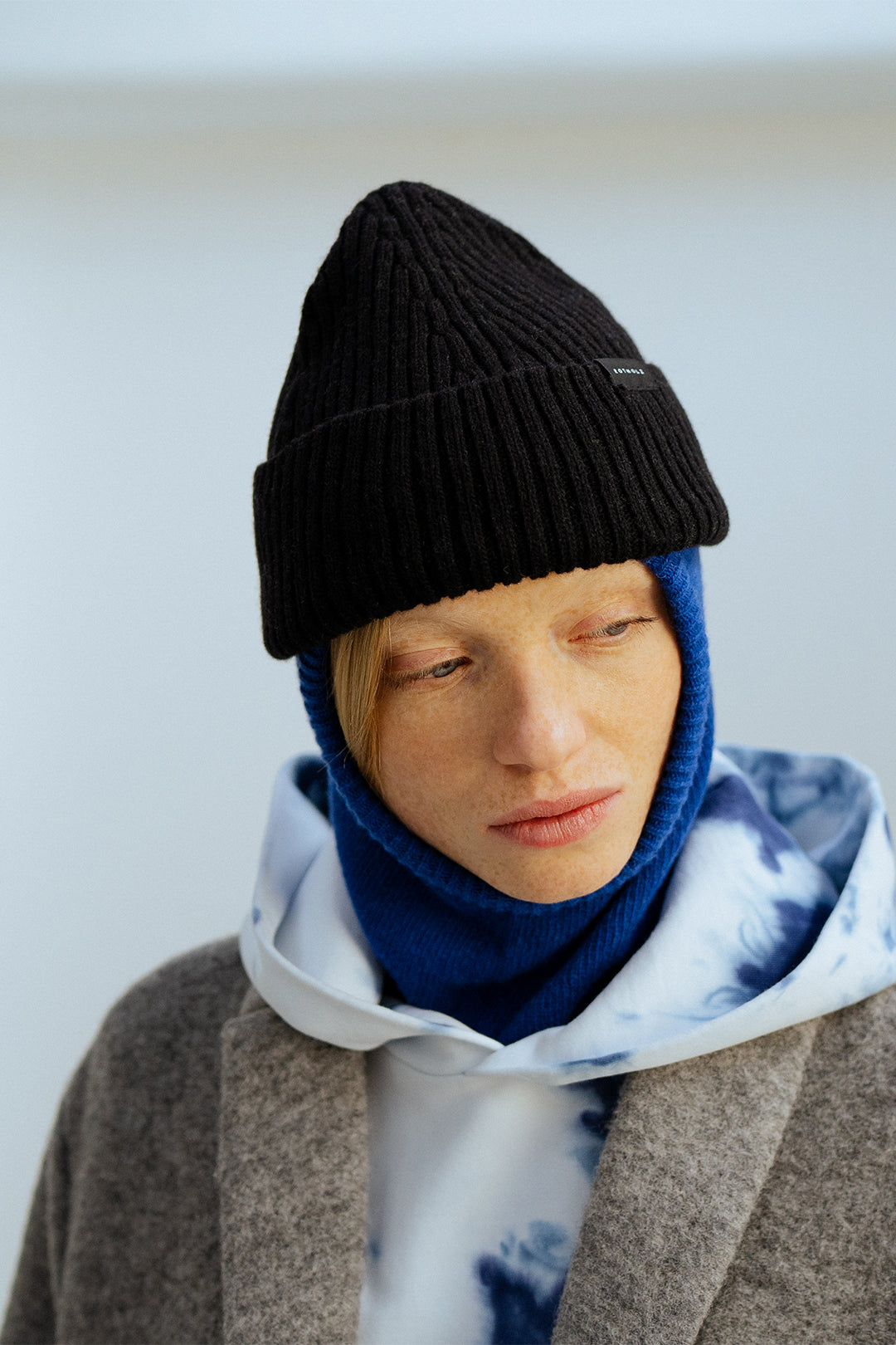Bonnet en laine et matière recyclée | Noir "classic ribbed beanie black"
