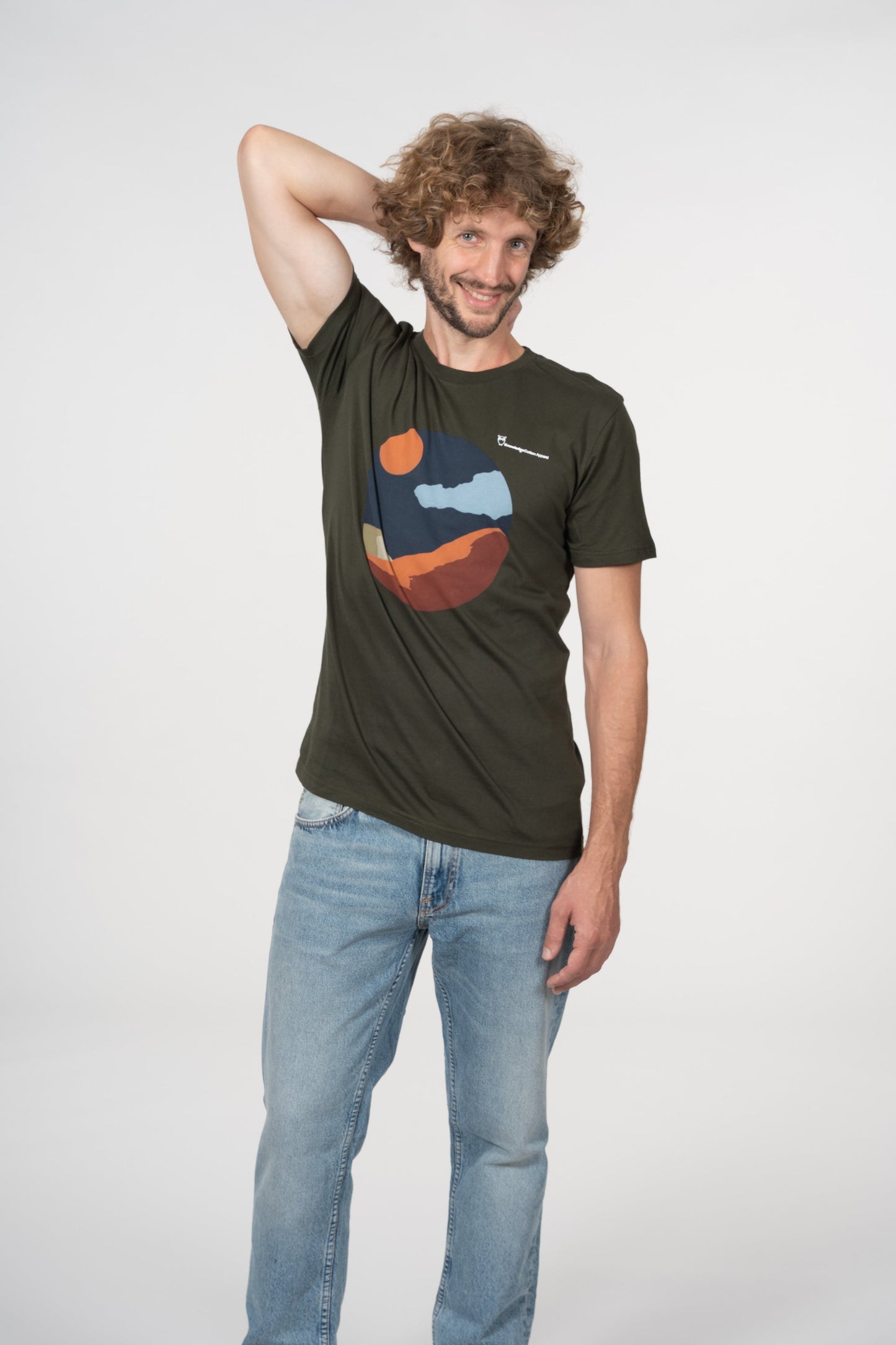 T-shirt Kaki avec imprimé paysage en coton bio - ALDER Forrest Night