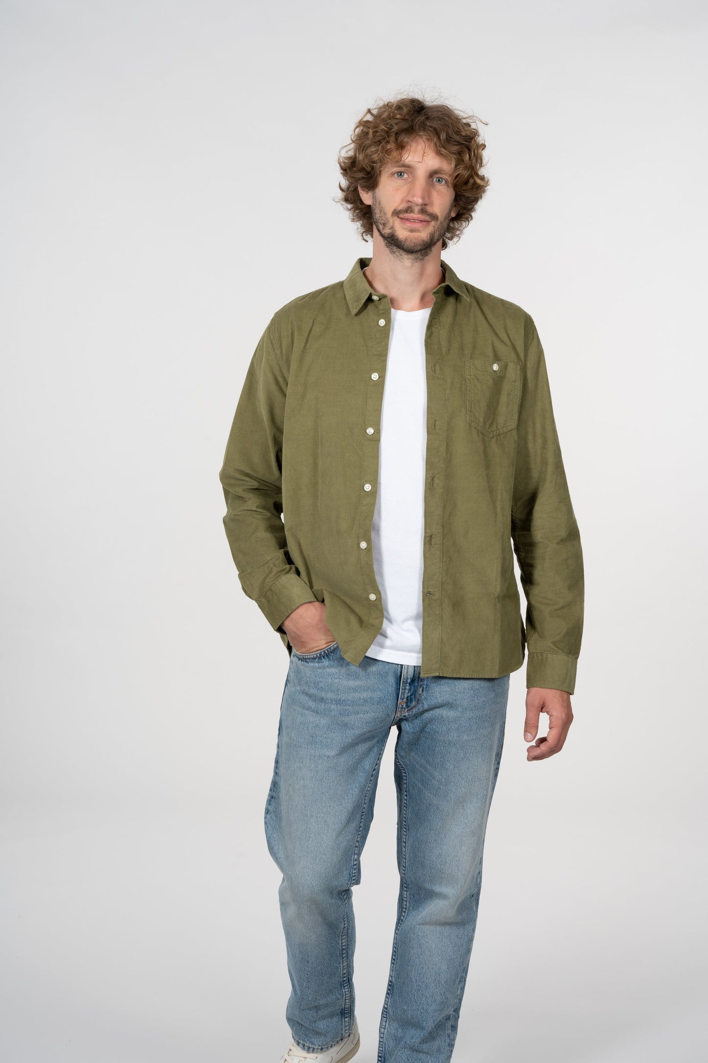 Chemise en velours fin verte en coton bio - ELDER Capulet Olive