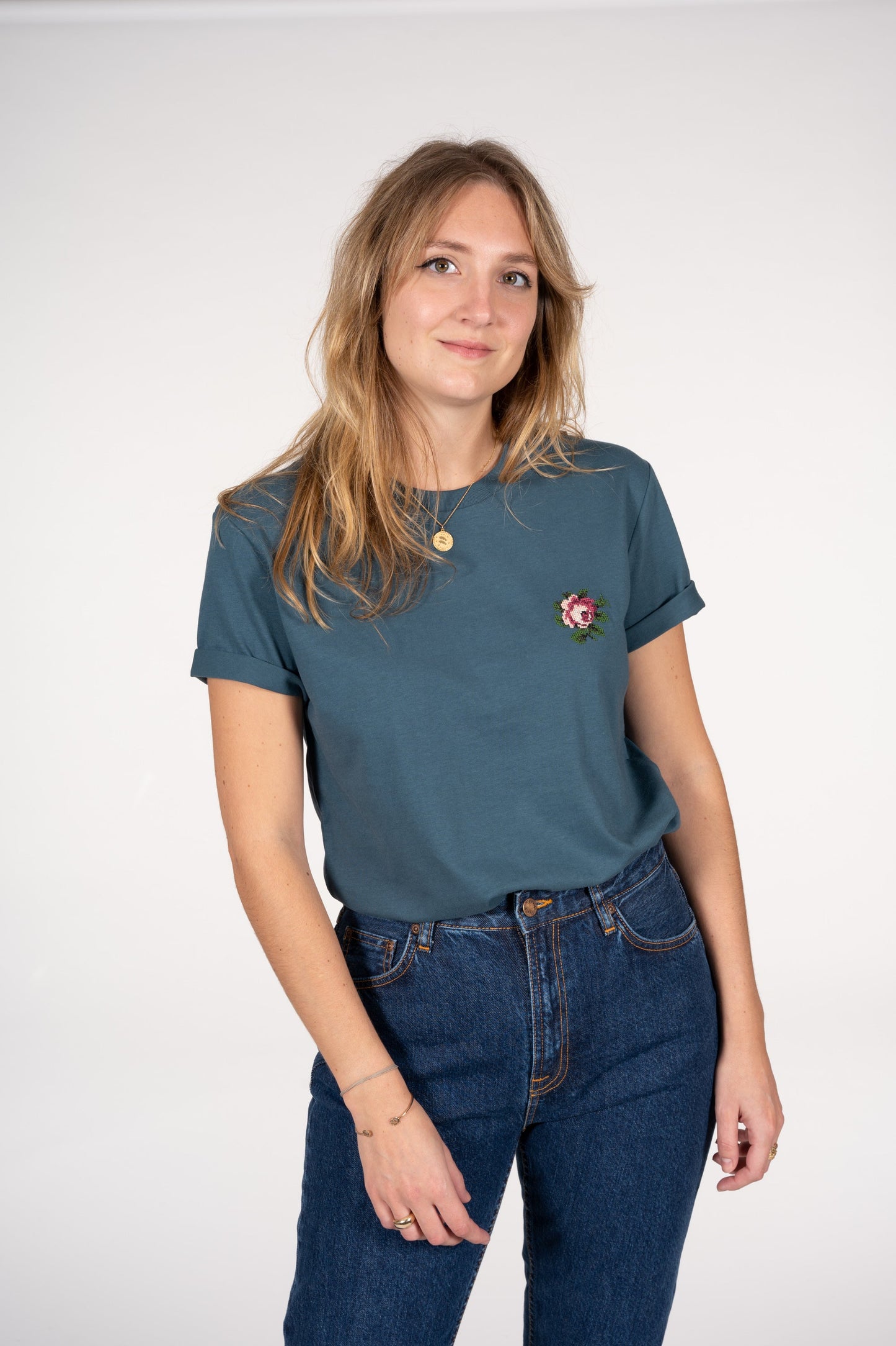 T-shirt brodé bleu canard en coton bio - Rose