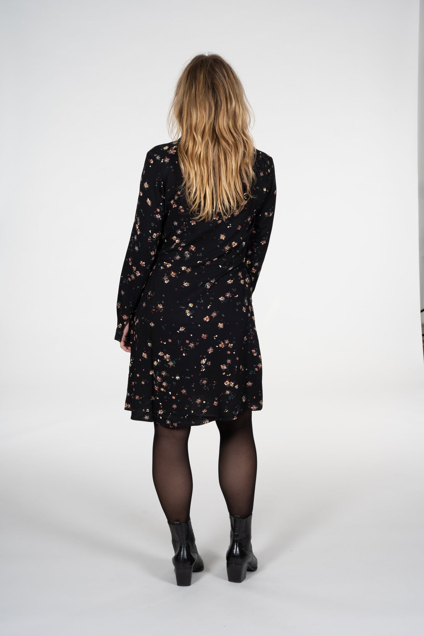 Robe midi noire fleurie en lenzing - CEYLONAA WILD BLOSSOM