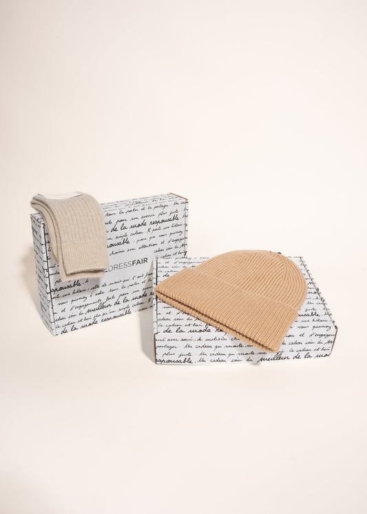 Coffret cadeau bonnet/chaussettes en laine mérinos recyclée - honey beige/ivory white - coffret n°13