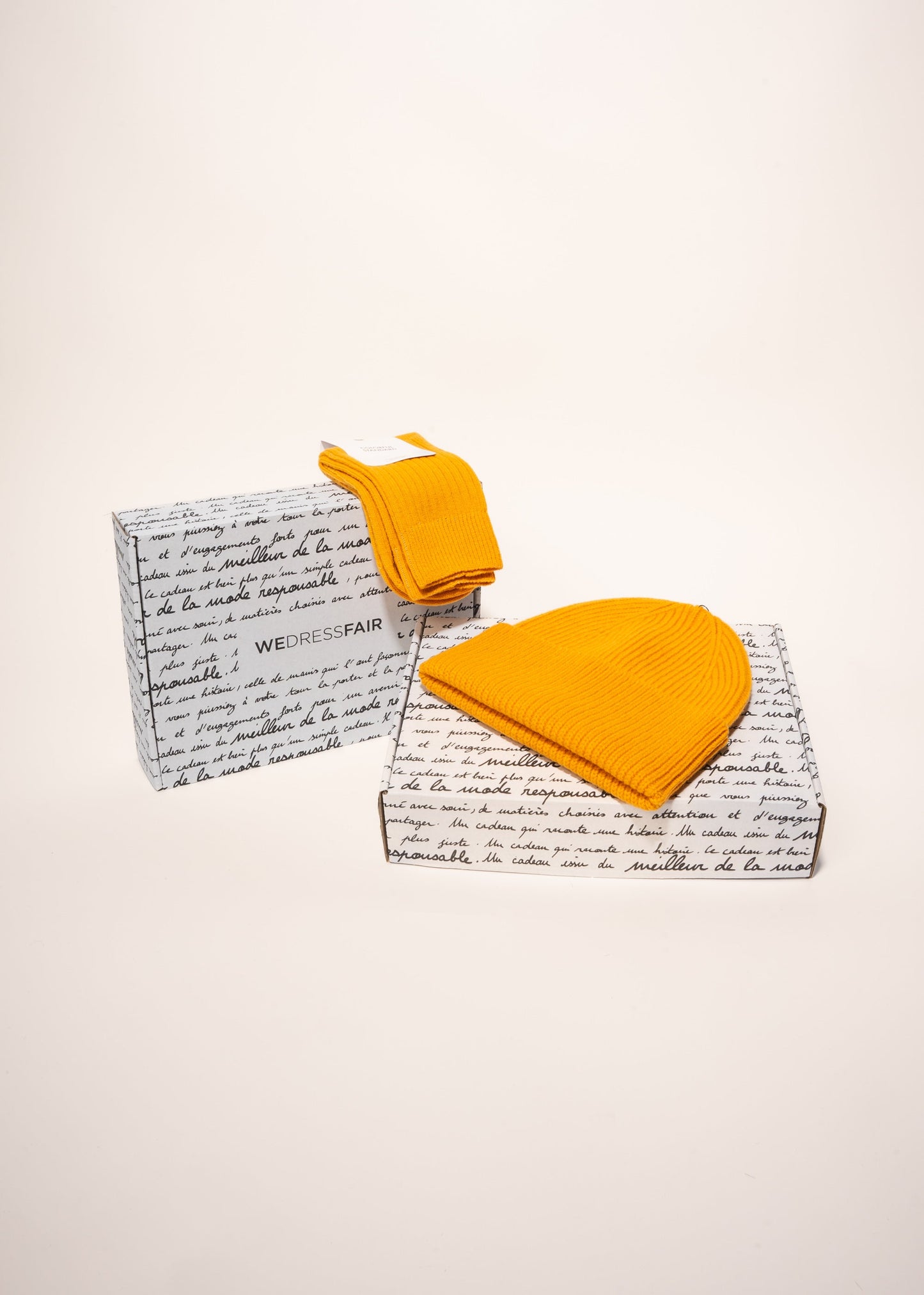 Coffret cadeau bonnet/chaussettes en laine mérinos recyclée - burned yellow - coffret n°9