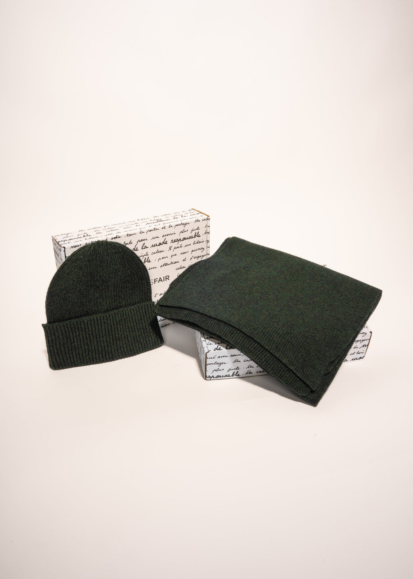 Coffret cadeau bonnet/écharpe en laine mérinos recyclée - hunter green - coffret n°2