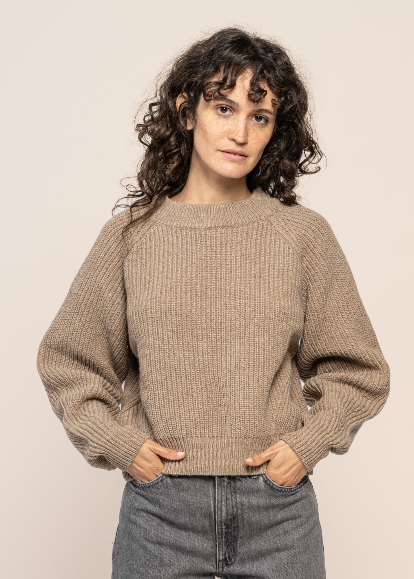 Pull maille en laine recyclée | beige "cropped knit sweater - soft clay"