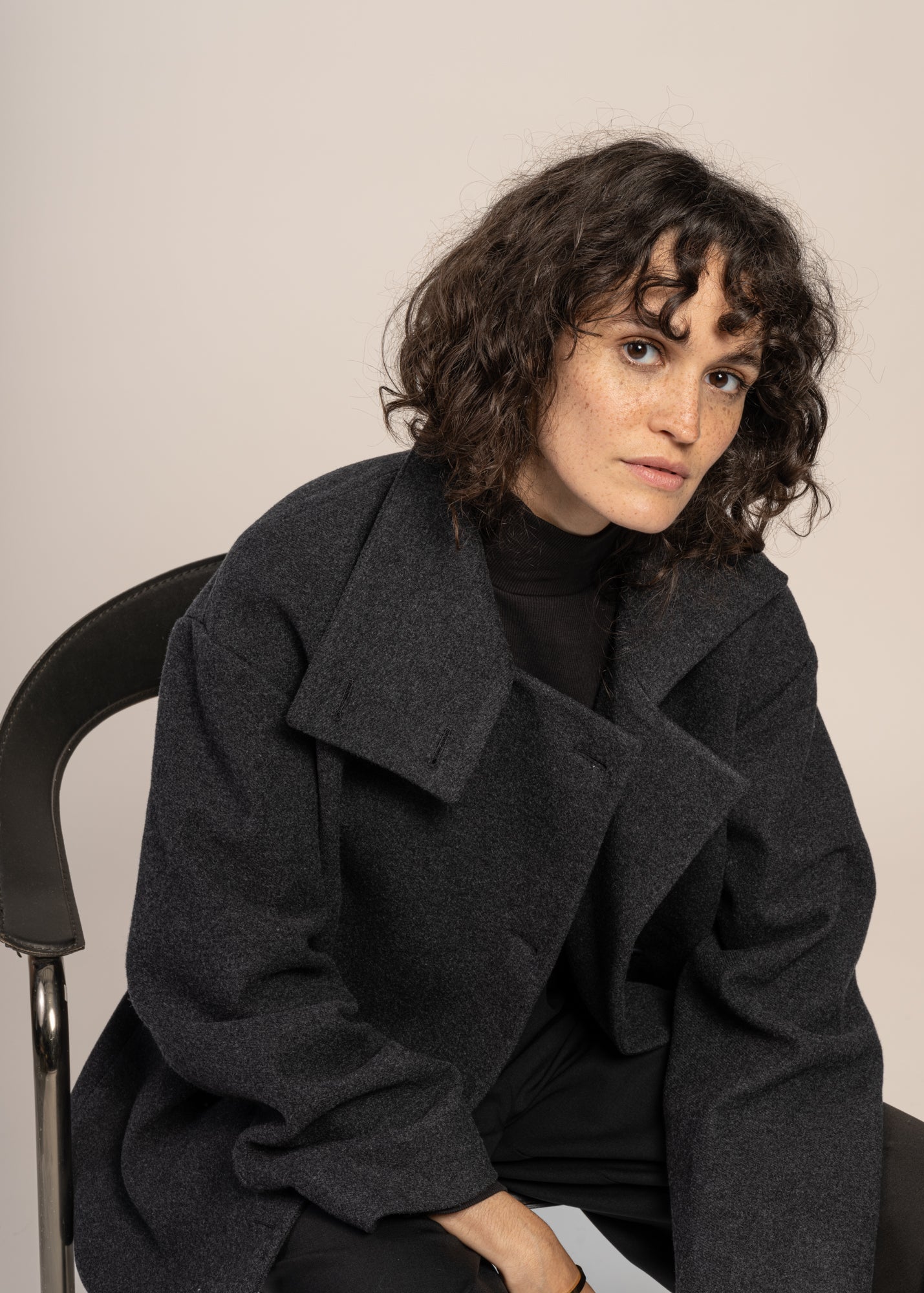 Manteau court en laine bio | gris foncé "majelaa - steel melange"