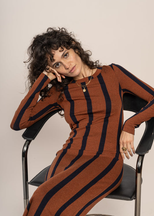 Robe en matières recyclées | marron "toasted navy gina dress"